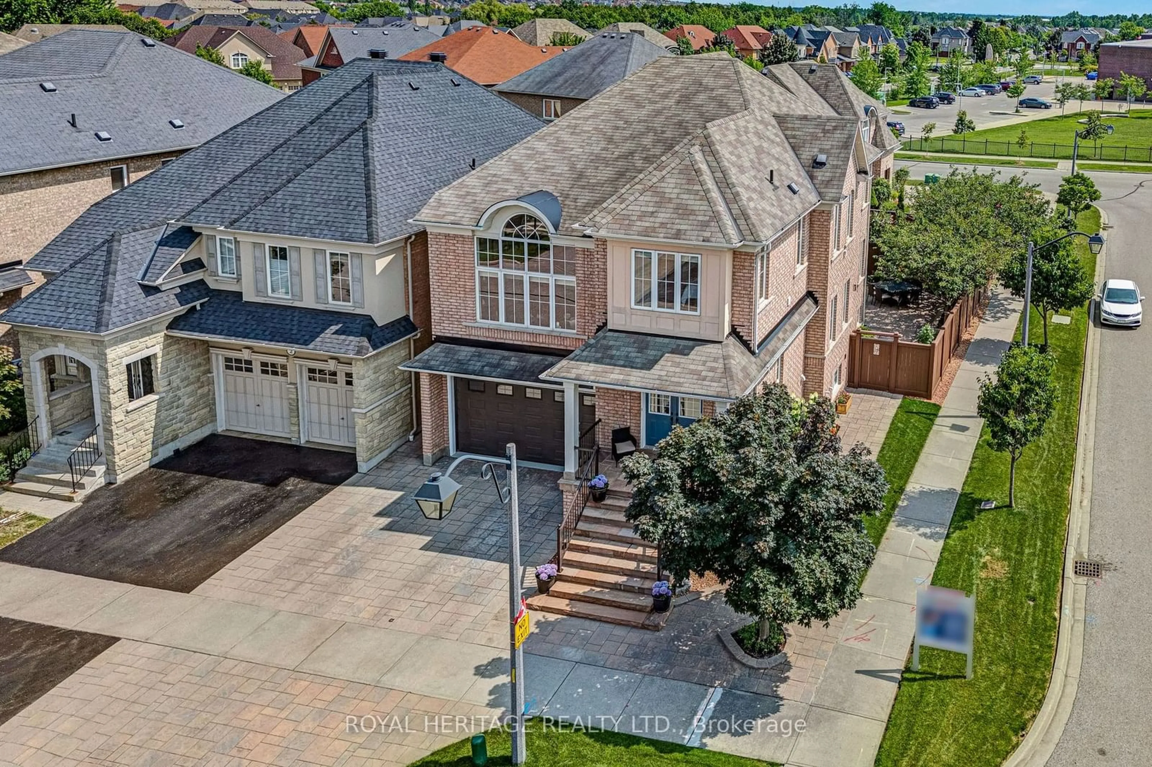 Home with brick exterior material for 1 Eyreglen Crt, Ajax Ontario L1Z 0C1