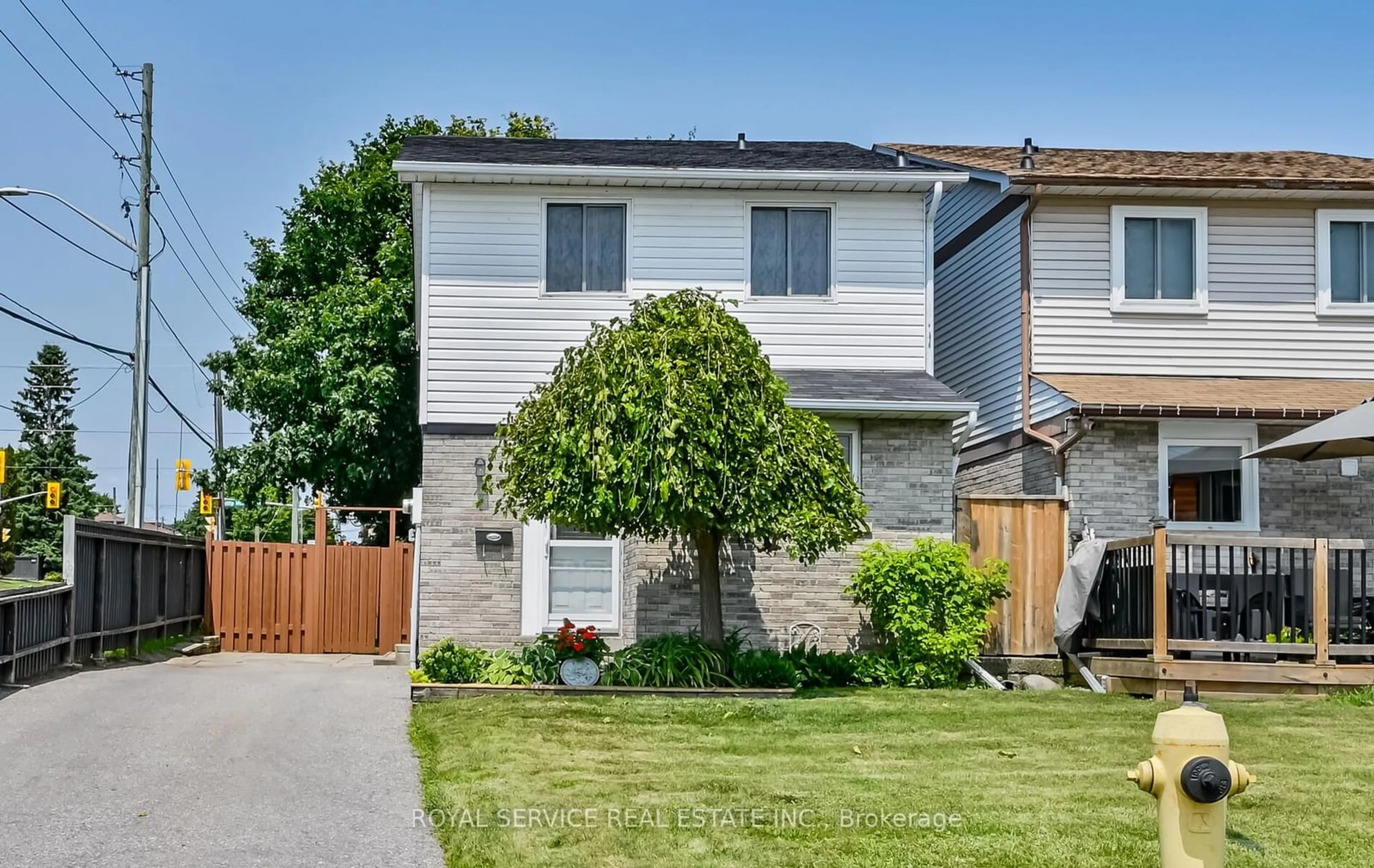 Frontside or backside of a home for 436 Chaleur Ave, Oshawa Ontario L1J 6N7