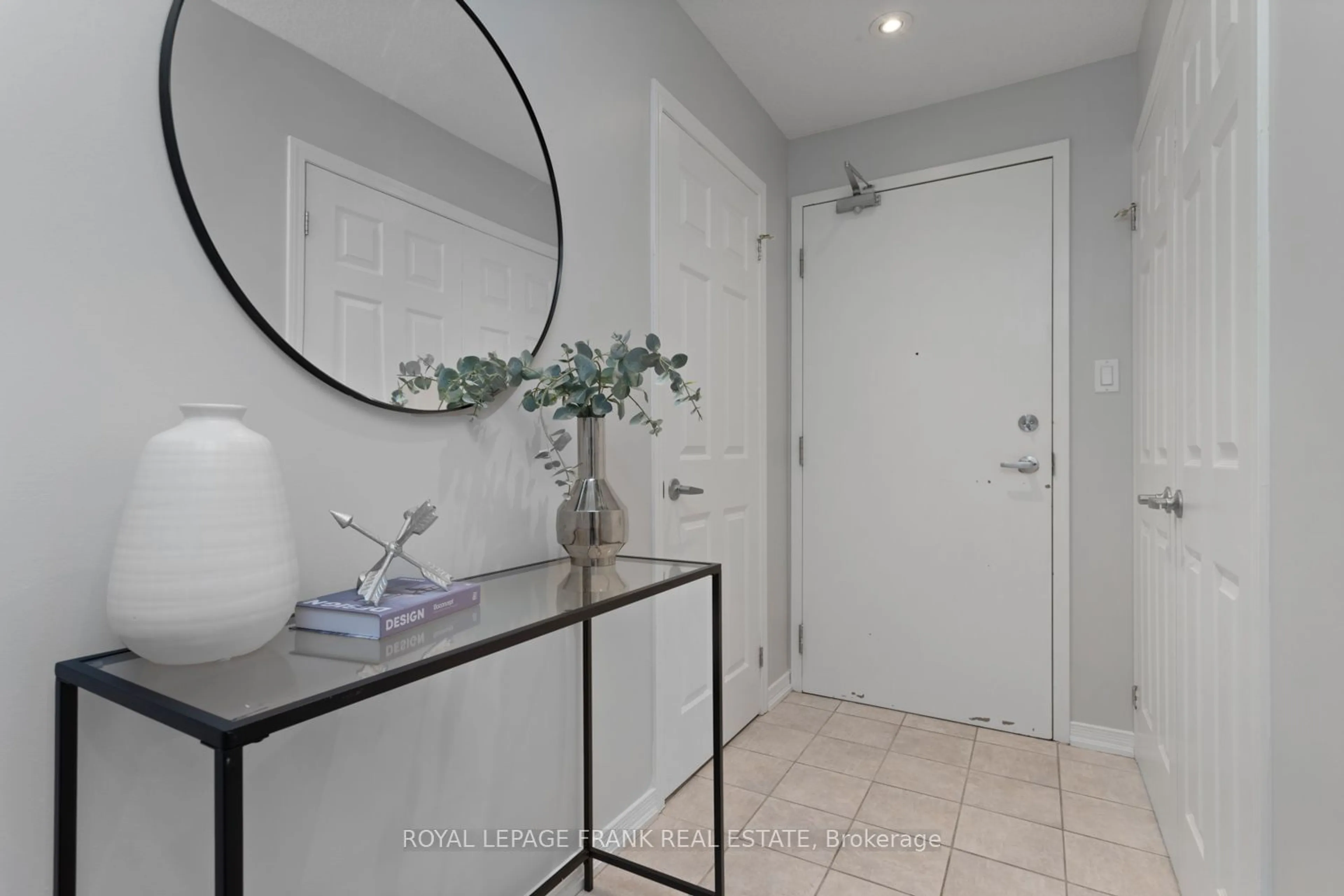 Indoor entryway for 124 Aspen Springs Dr #307, Clarington Ontario L1C 0G8