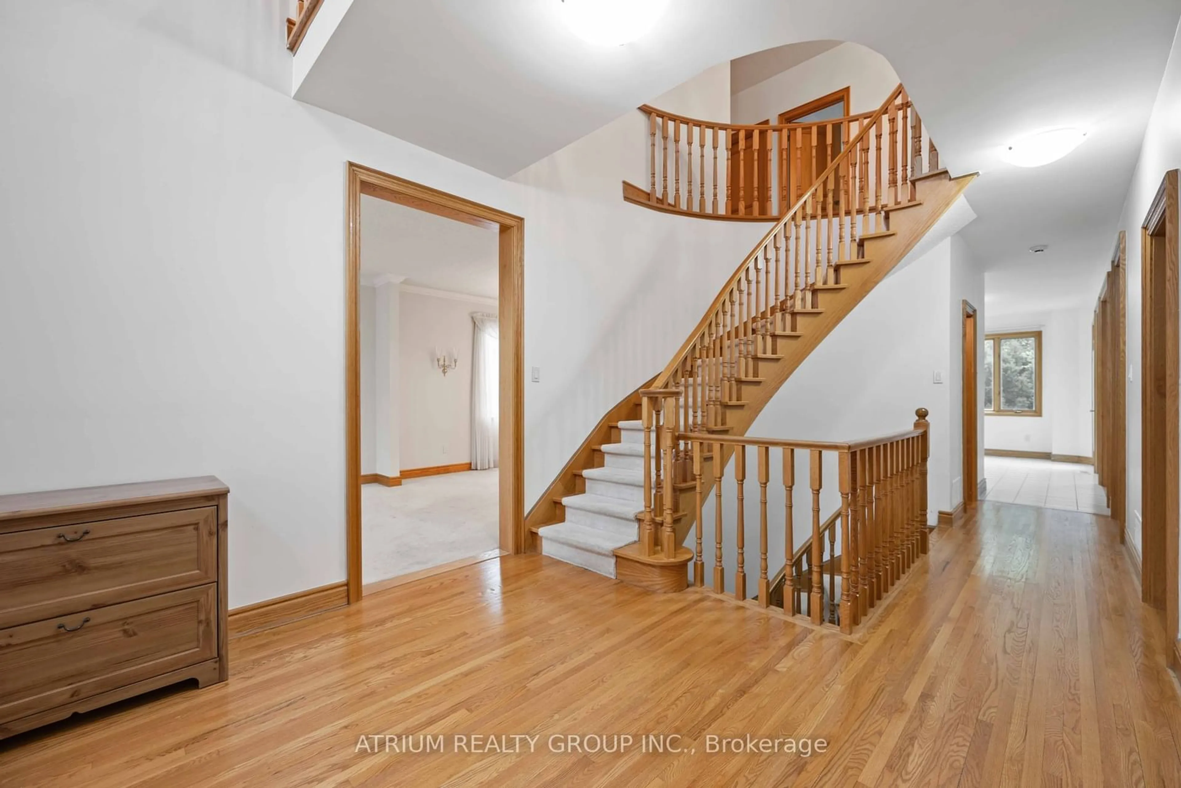 Indoor foyer for 279 Howell Cres, Pickering Ontario L1V 6C1