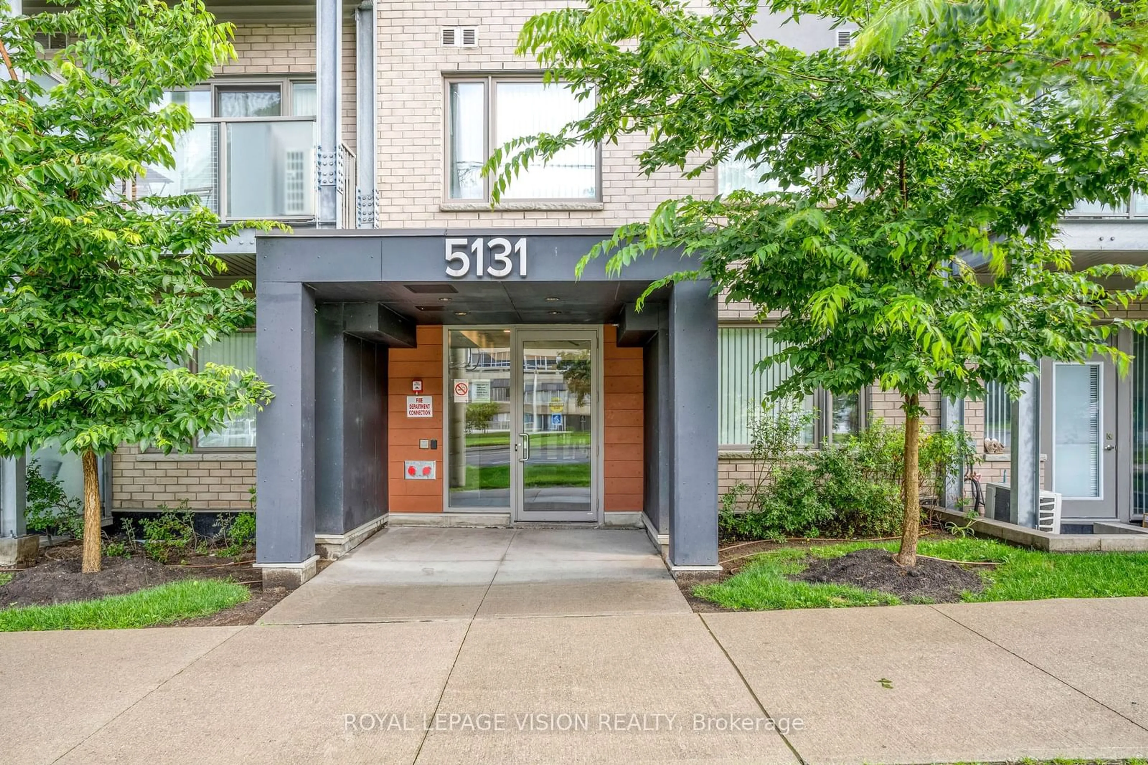 Indoor entryway for 5131 Sheppard Ave #105, Toronto Ontario M1B 2W1