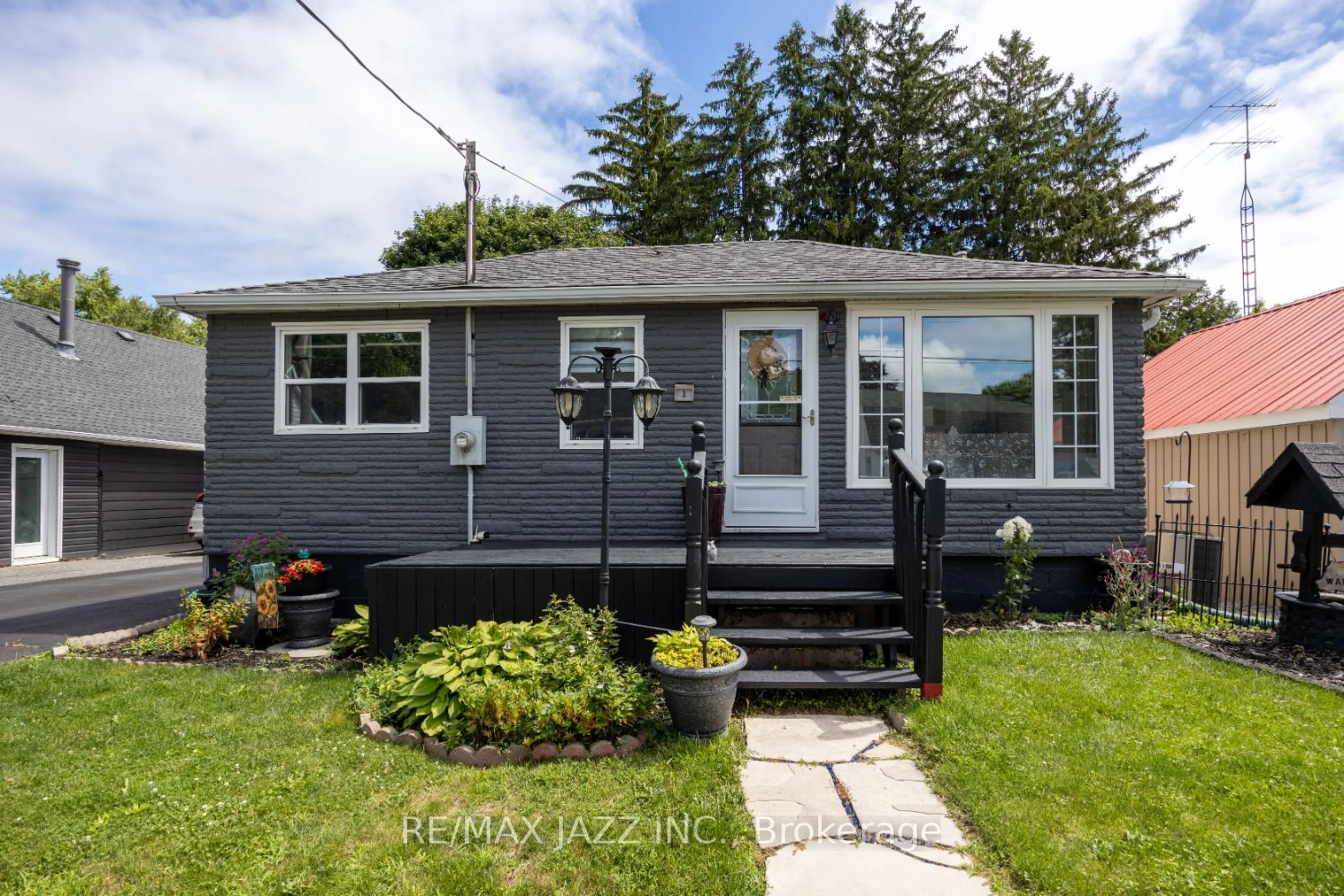 Home with vinyl exterior material for 3 Lambs Lane, Clarington Ontario L1C 3E9