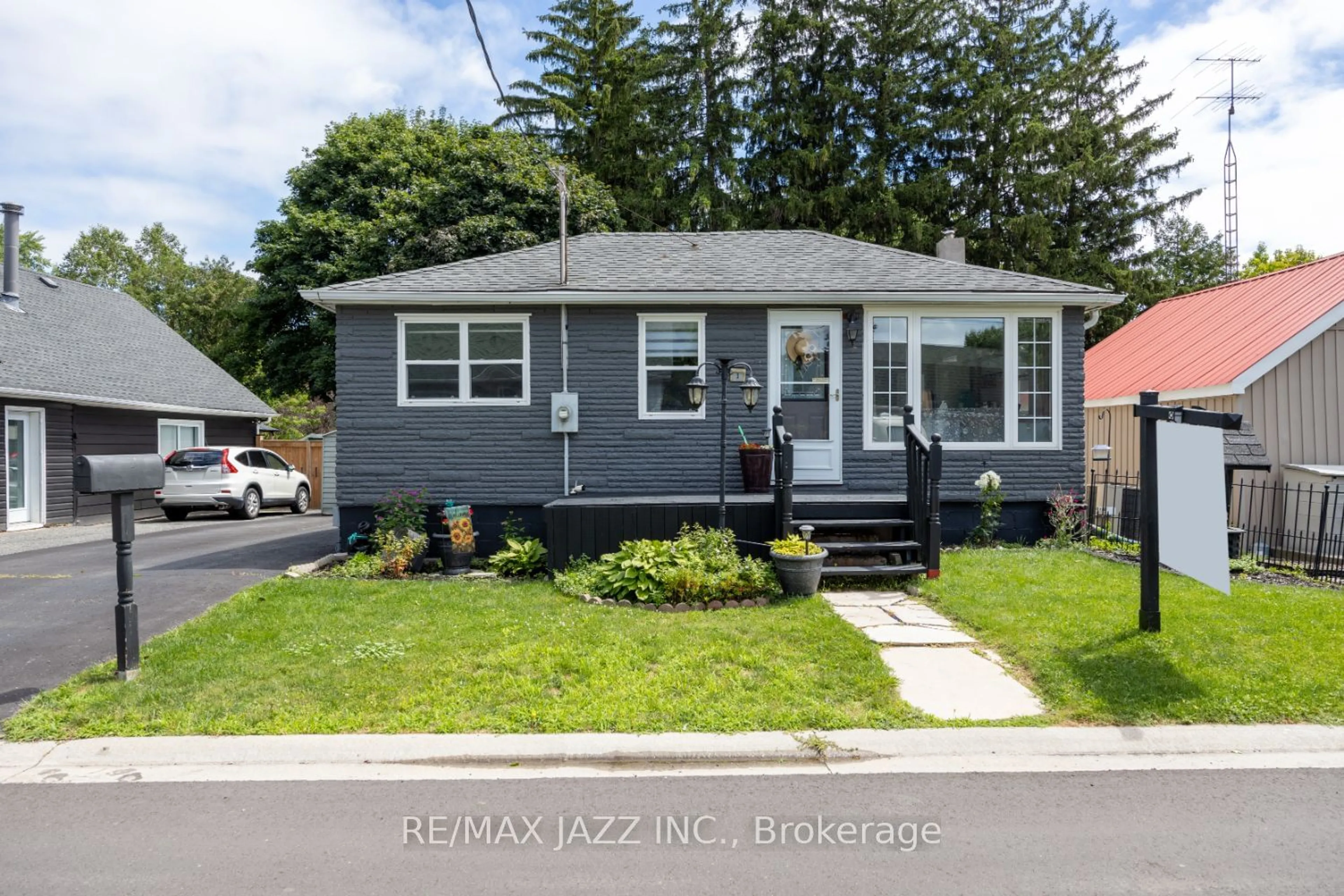 Frontside or backside of a home for 3 Lambs Lane, Clarington Ontario L1C 3E9