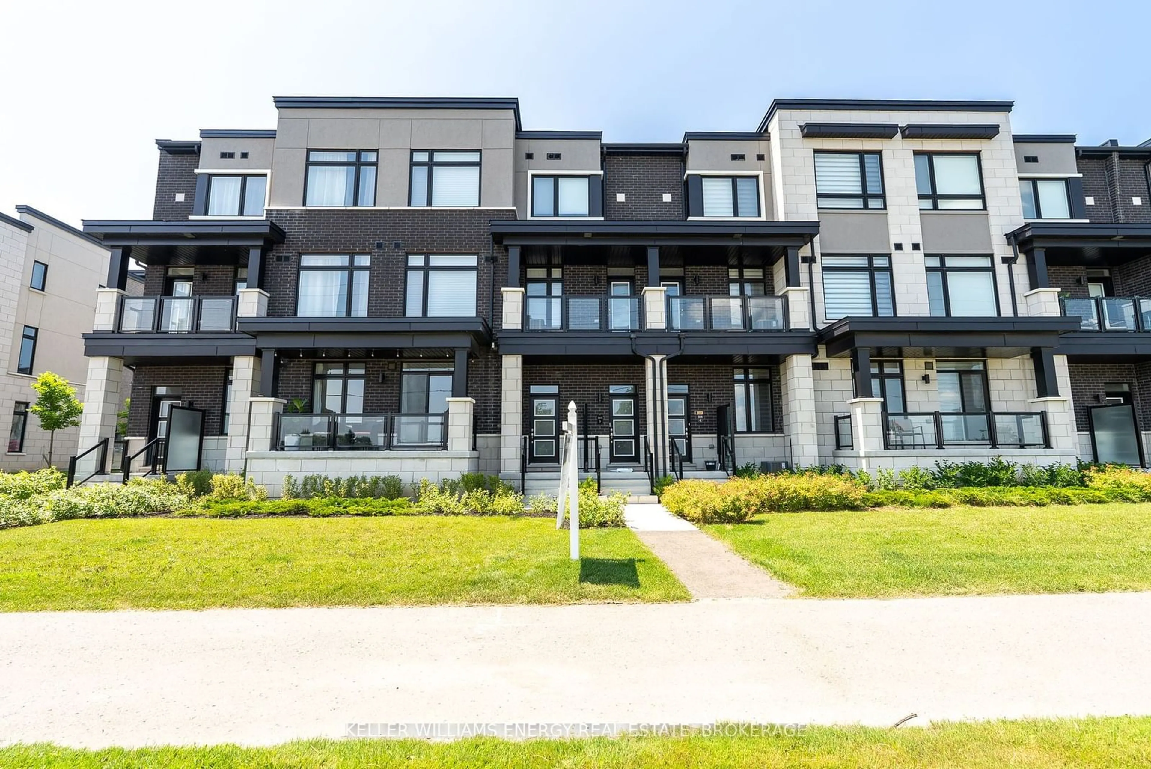 A pic from exterior of the house or condo for 2550 Castlegate Crossing #302, Pickering Ontario L1X 0H6