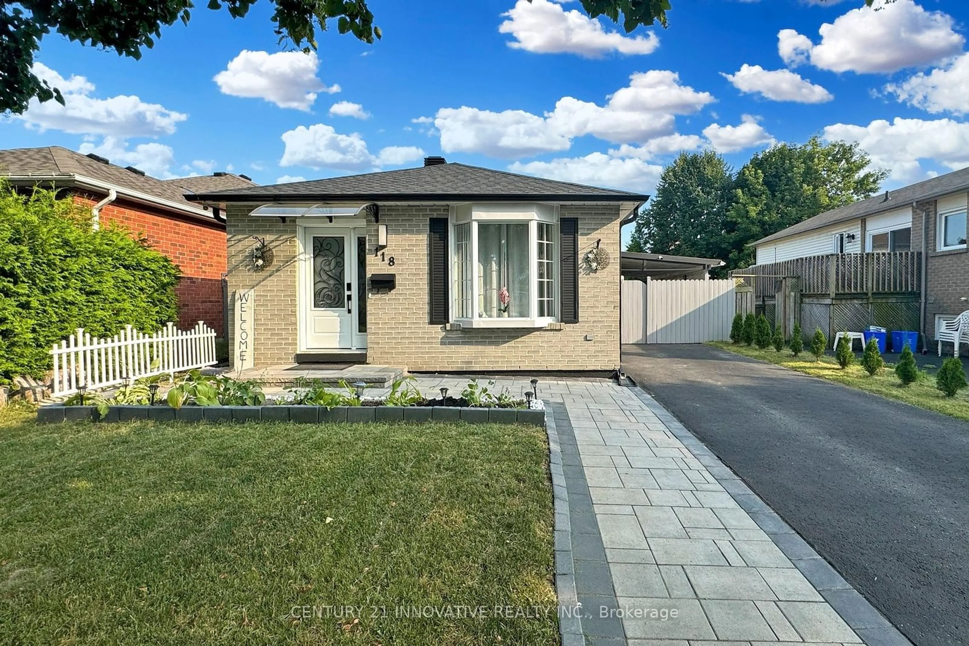 Home with brick exterior material for 118 Homefield Sq, Clarington Ontario L1E 1K9