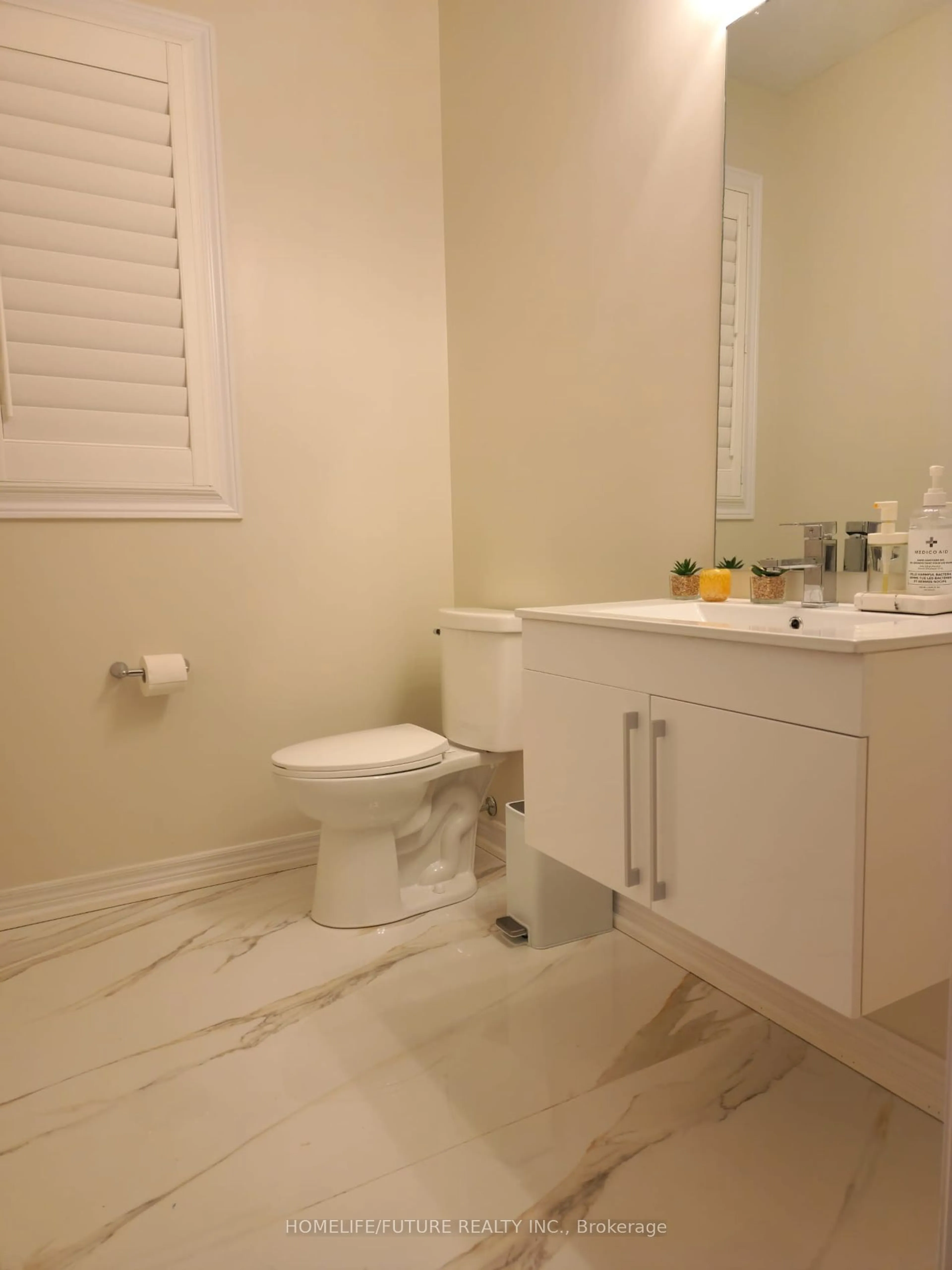 Standard bathroom for 2426 Hibiscus Dr, Pickering Ontario L1X 0G7