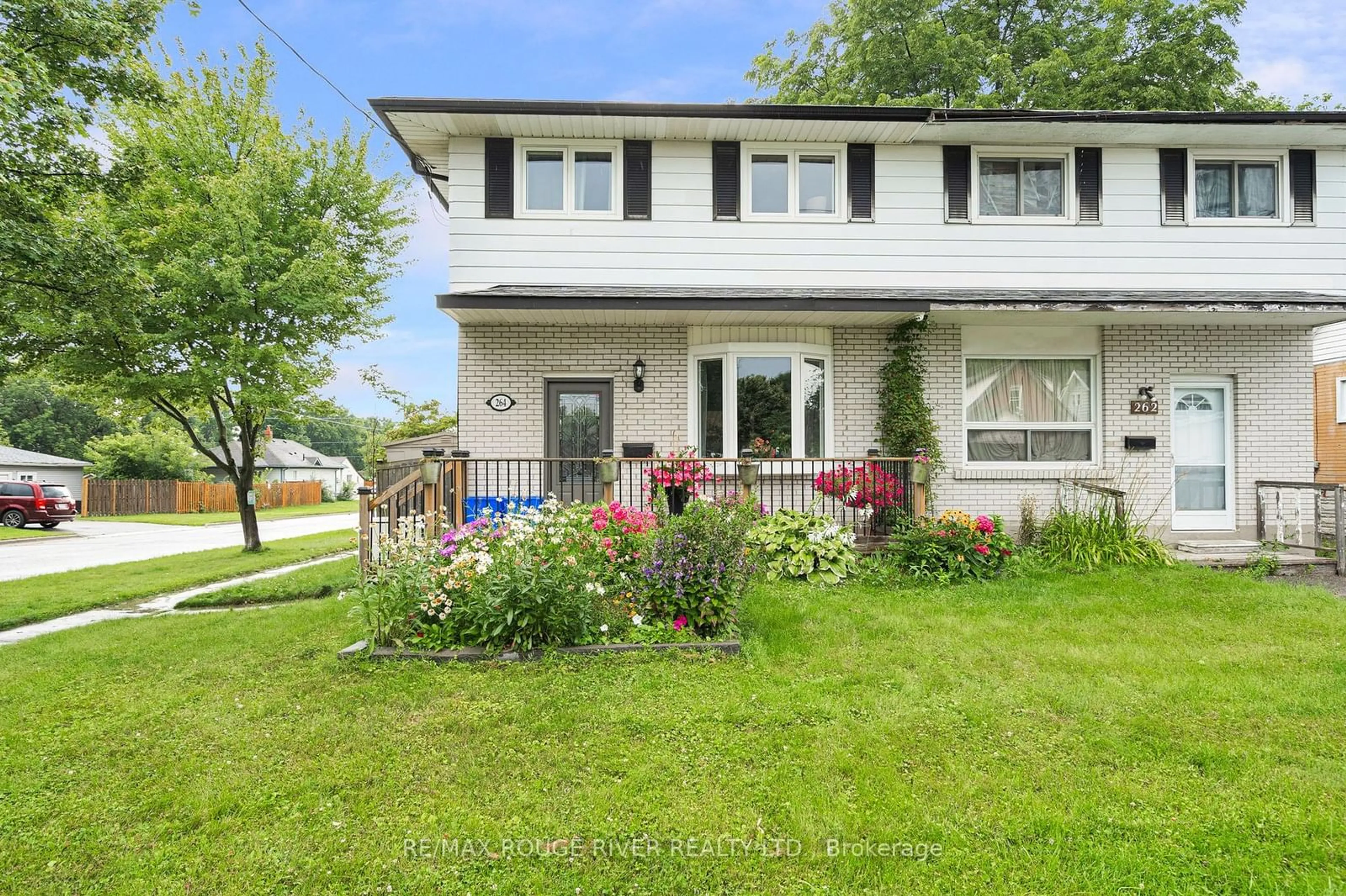 Frontside or backside of a home for 264 Verdun Rd, Oshawa Ontario L1H 5T2