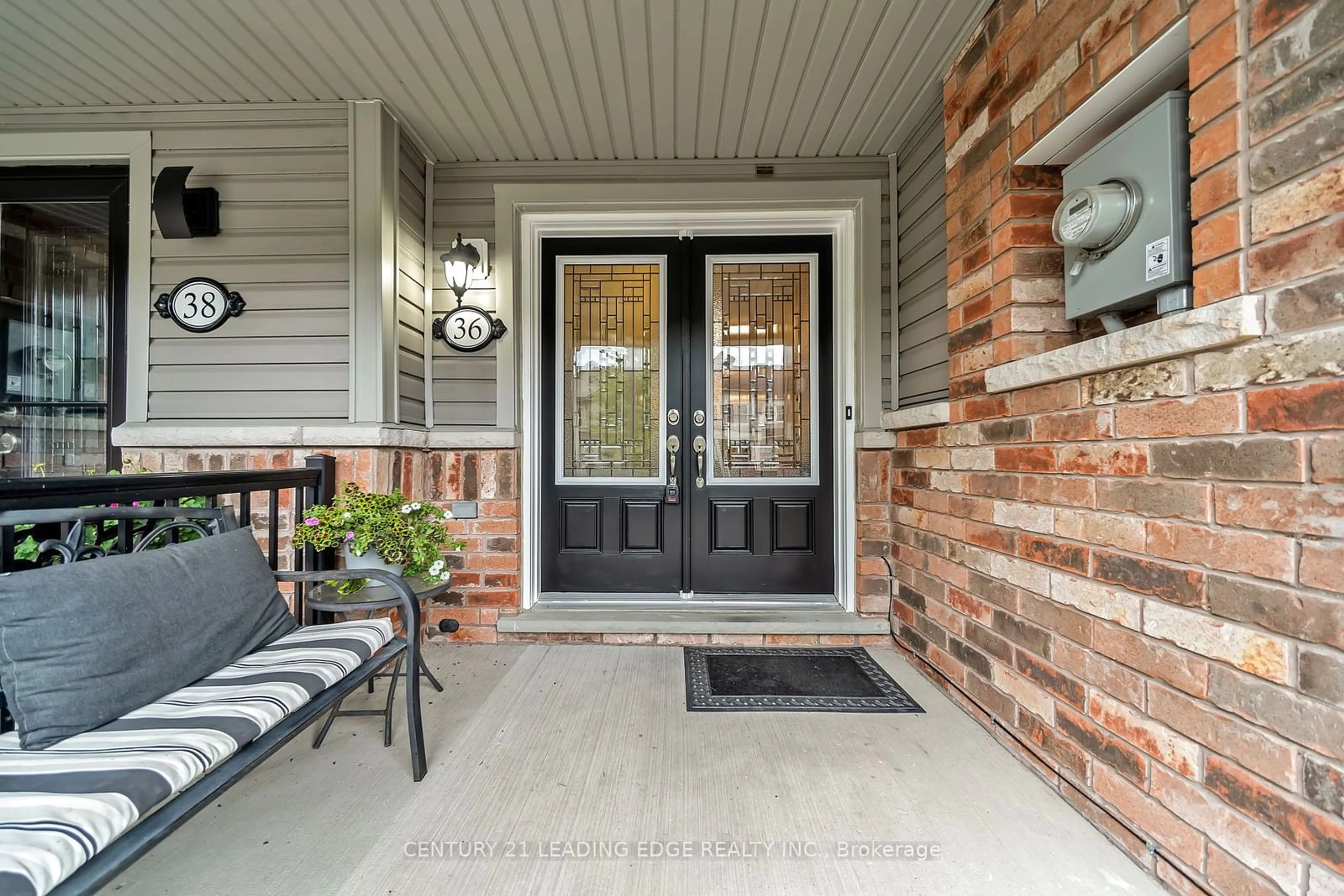 Indoor entryway for 36 Stanhope St, Whitby Ontario L1N 0H2