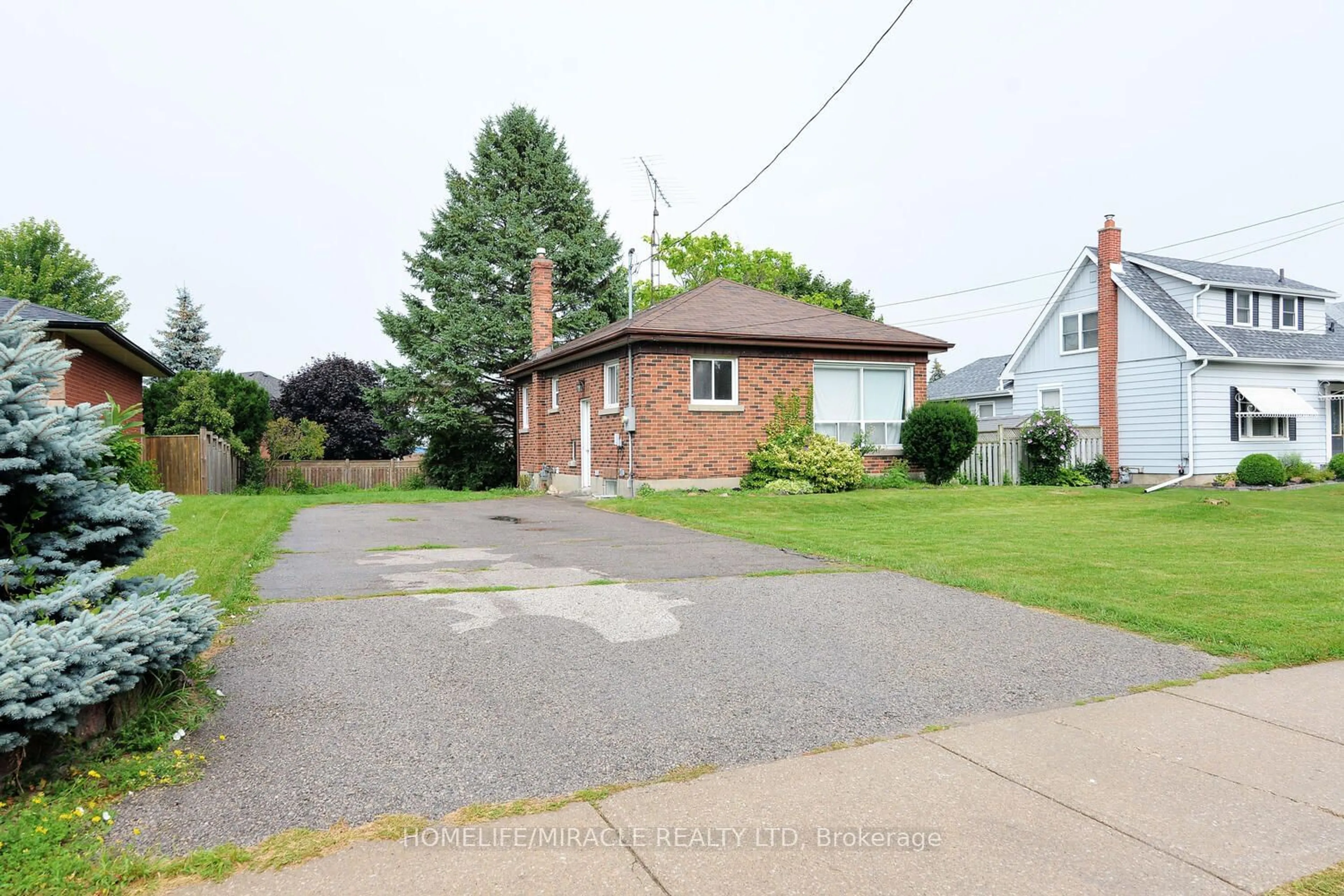 Frontside or backside of a home for 313 Kendalwood Rd, Whitby Ontario L1N 2G2