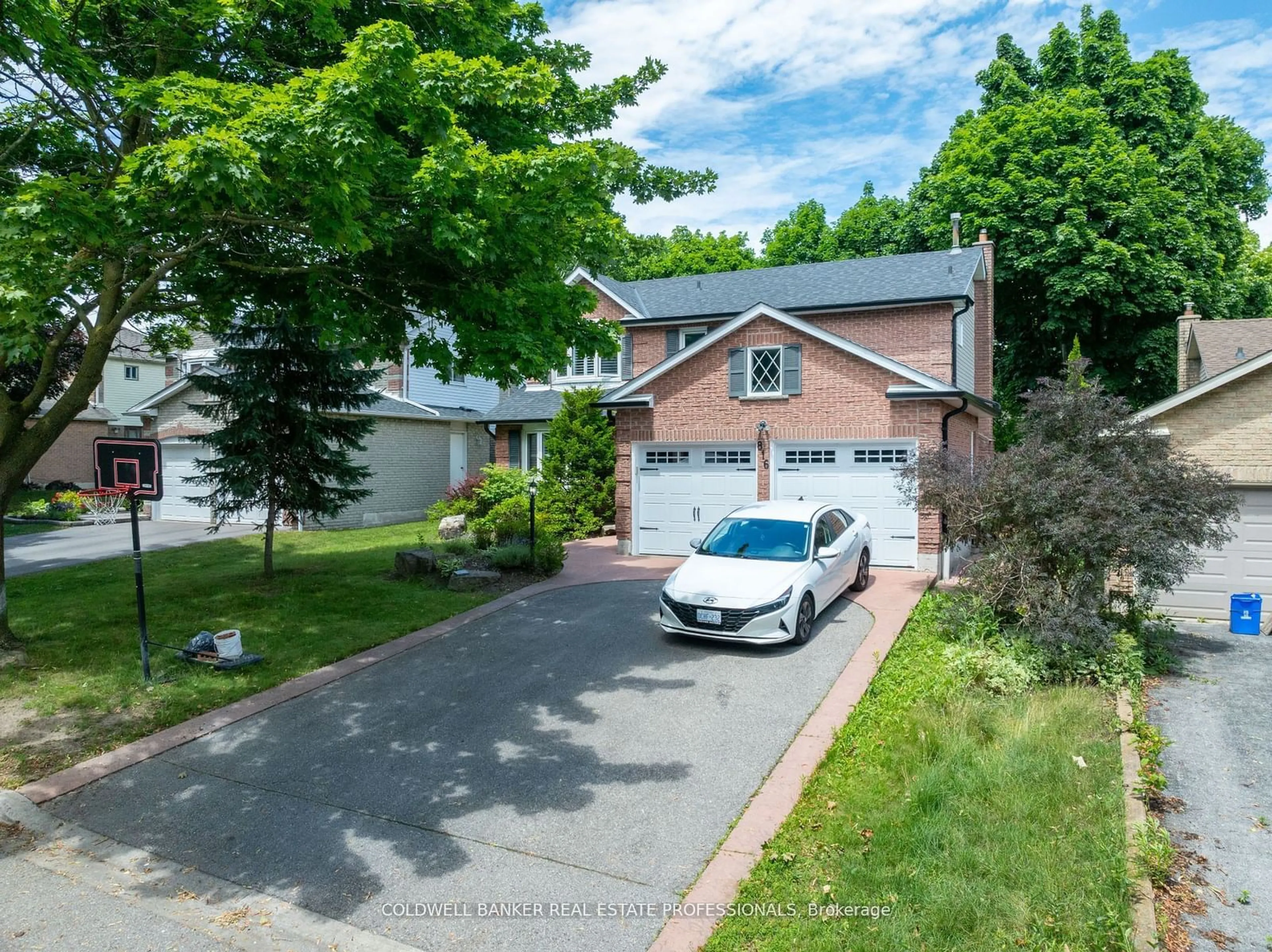 Frontside or backside of a home for 816 Ironwood Crt, Whitby Ontario L1N 6S3