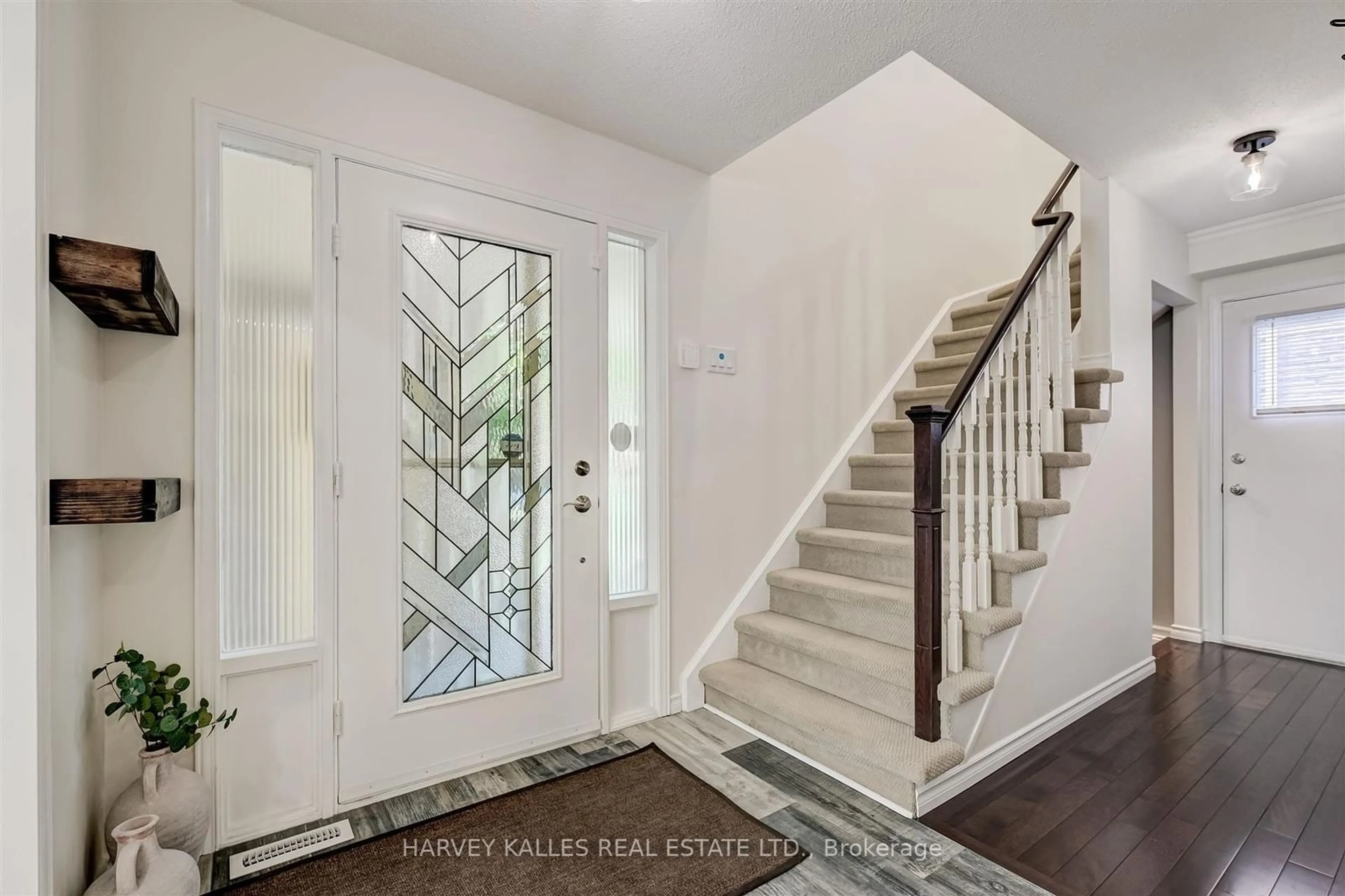 Indoor entryway for 31 Addley Cres, Ajax Ontario L1T 1P8