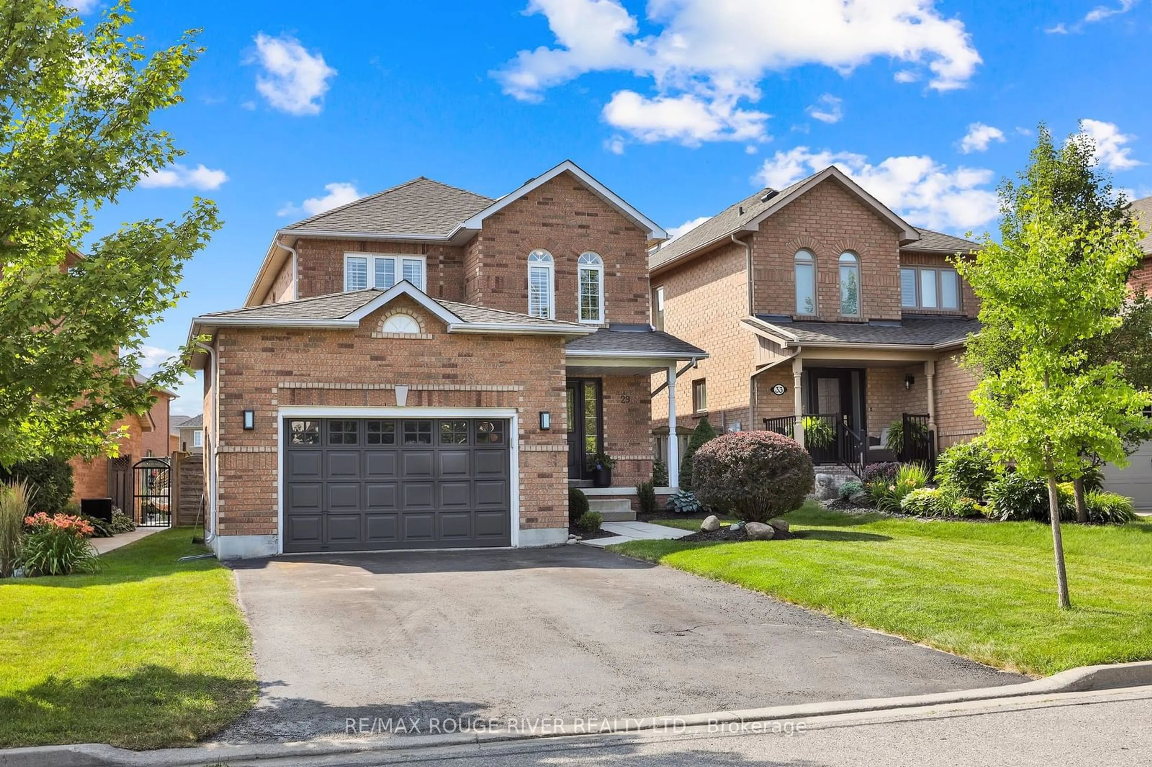 Frontside or backside of a home for 29 Huntington Cres, Clarington Ontario L1E 3C7