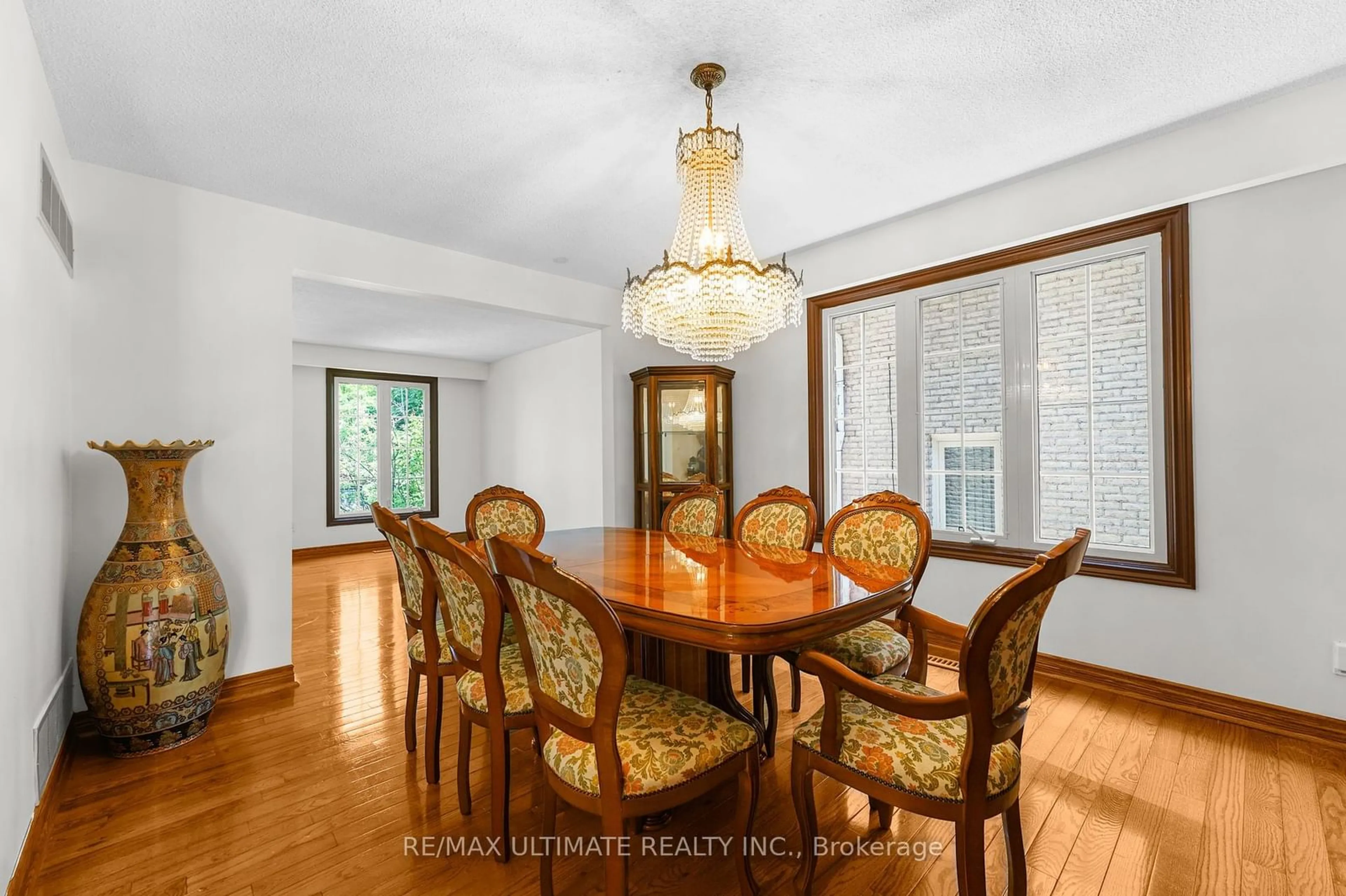 Dining room for 4 Woodvale Cres, Toronto Ontario M4C 5N5