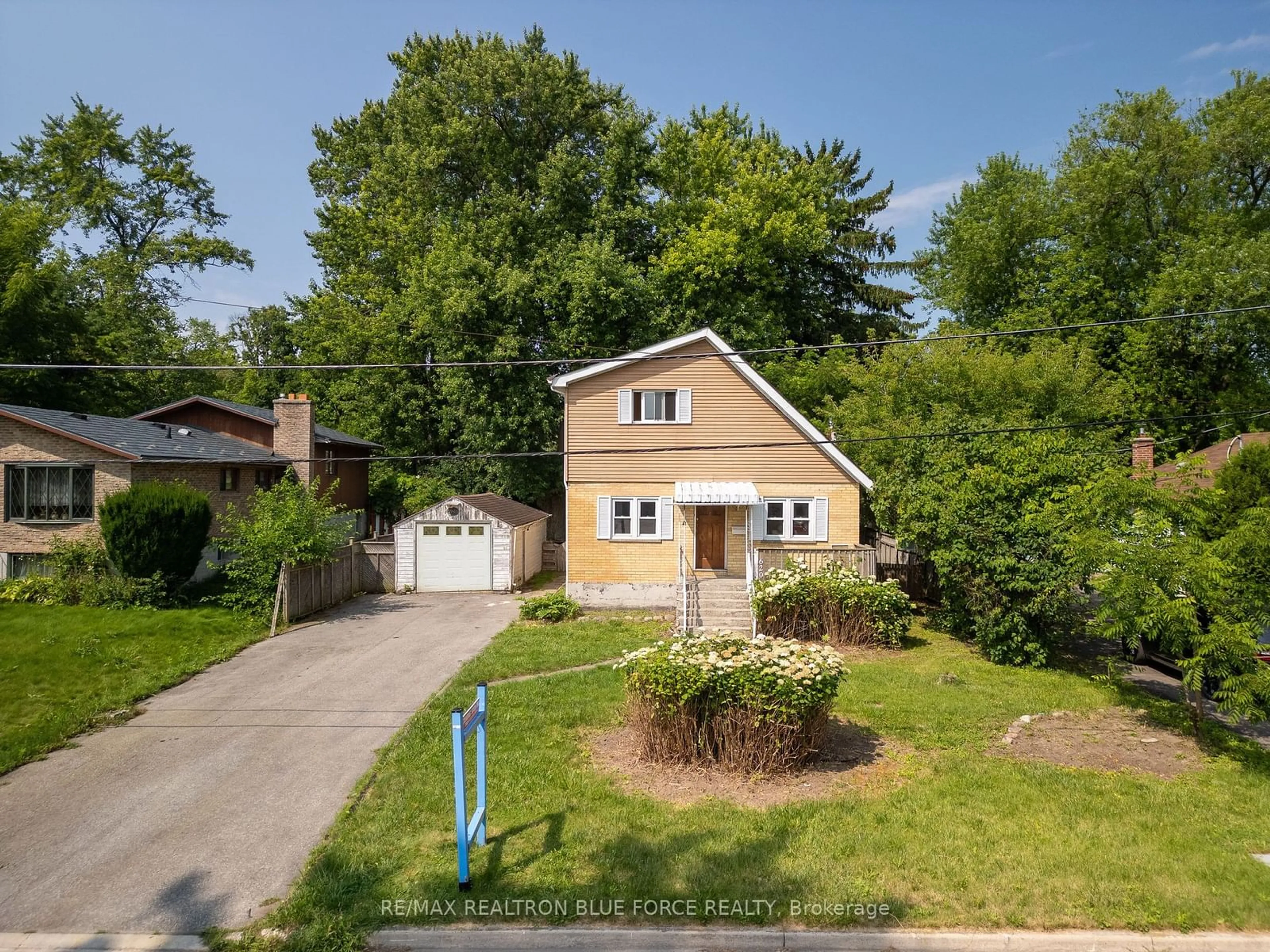 Frontside or backside of a home for 620 Marksbury Rd, Pickering Ontario L1W 2S8