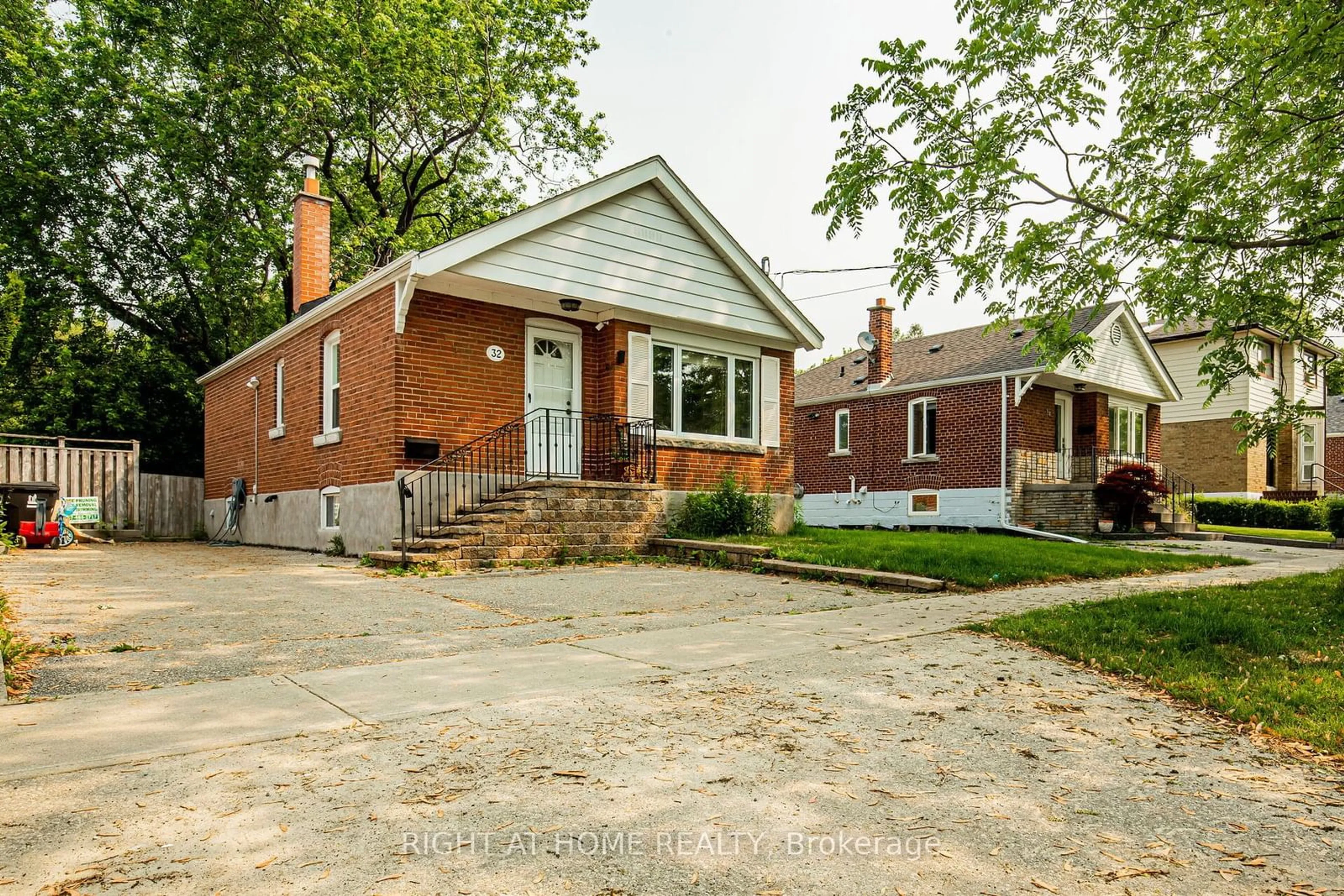 Home with brick exterior material for 32 Florens Ave, Toronto Ontario M1L 1R6