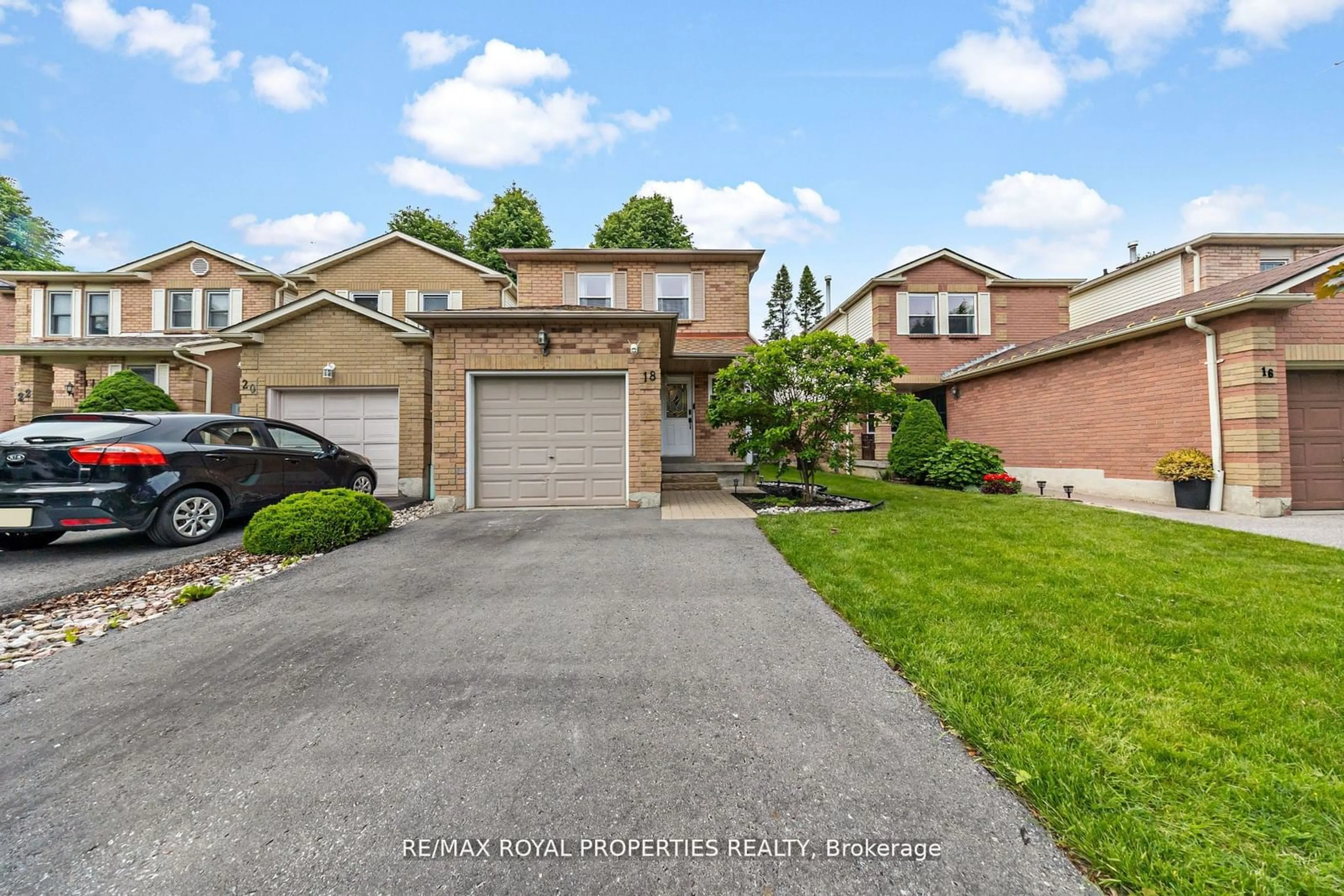 A pic from exterior of the house or condo for 18 Schilling Crt, Whitby Ontario L1N 8X7