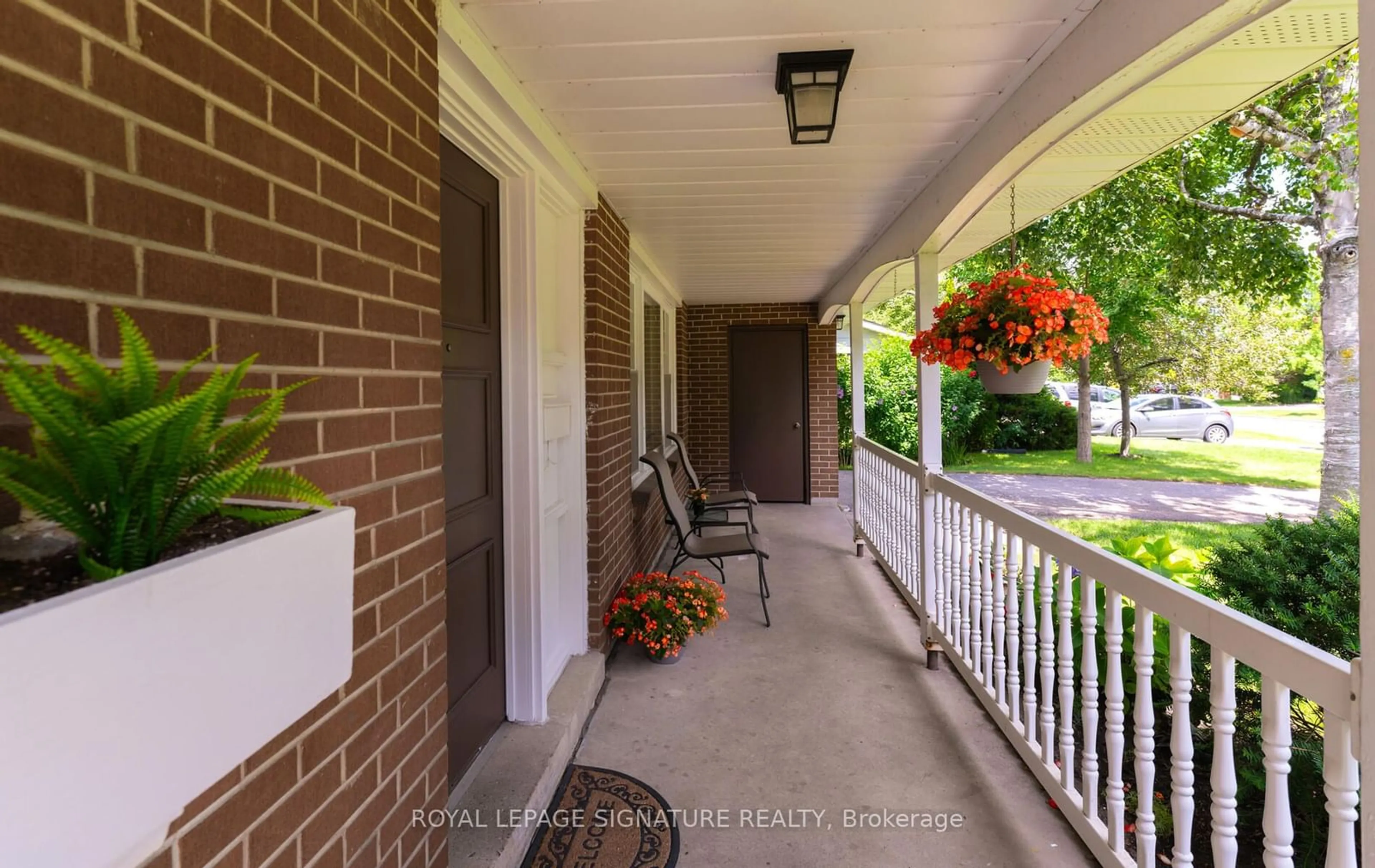 Indoor entryway for 18 Bridlewood Blvd, Toronto Ontario M1T 1P4