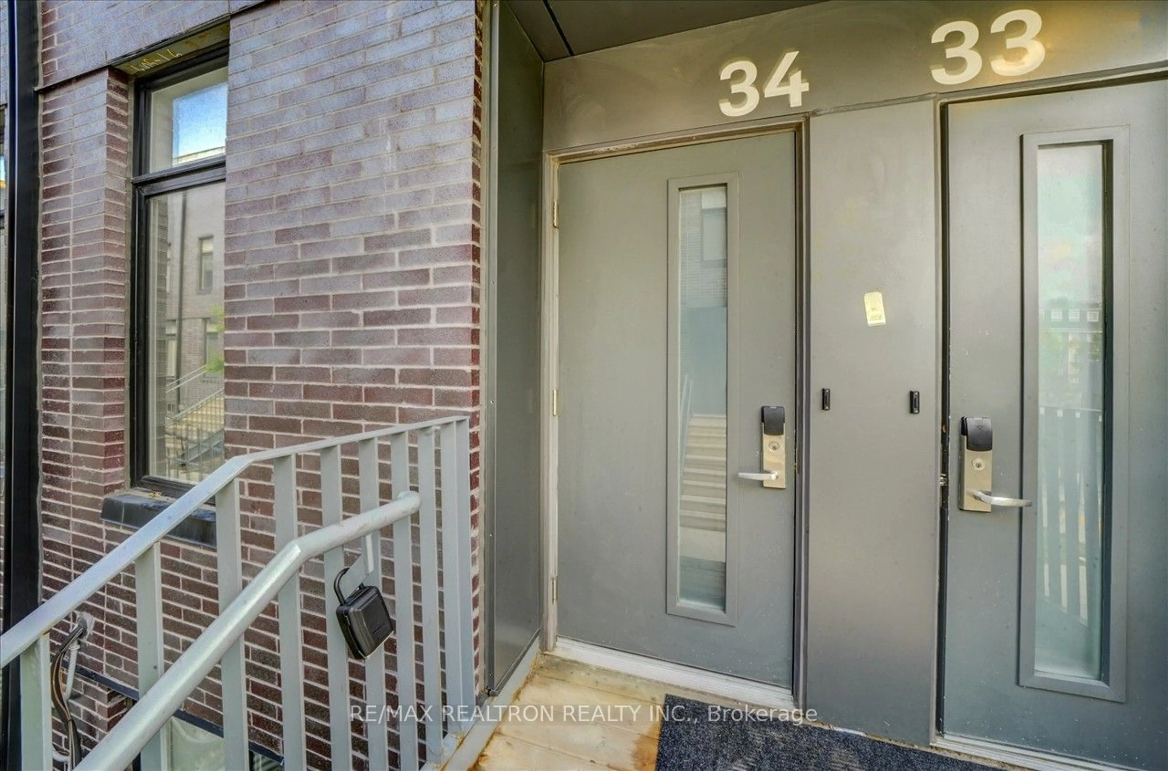 Indoor entryway for 1740 Simcoe St #34, Oshawa Ontario L1G 0C3