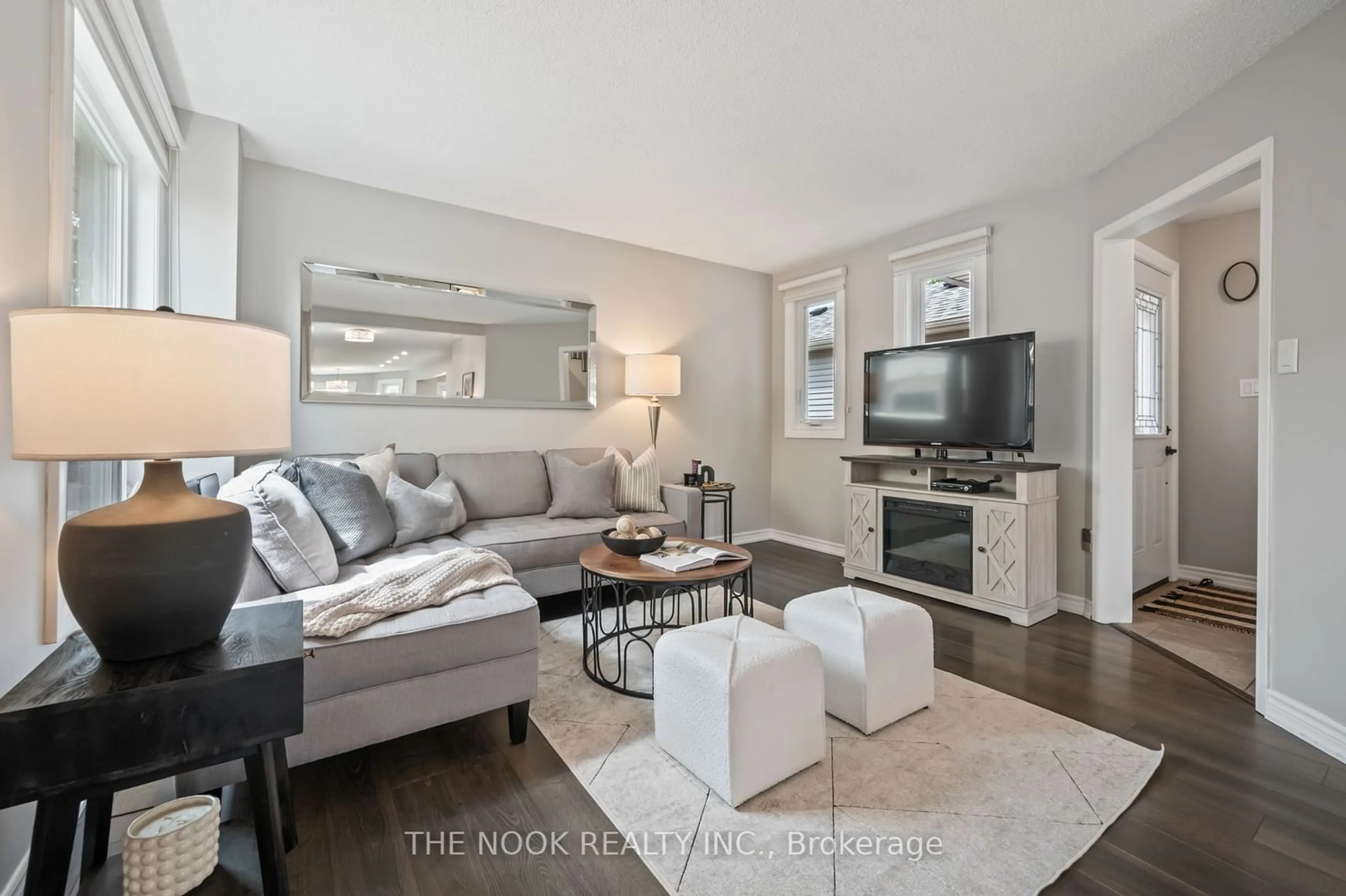 Living room for 150 Sandringham Dr, Clarington Ontario L1E 2G6