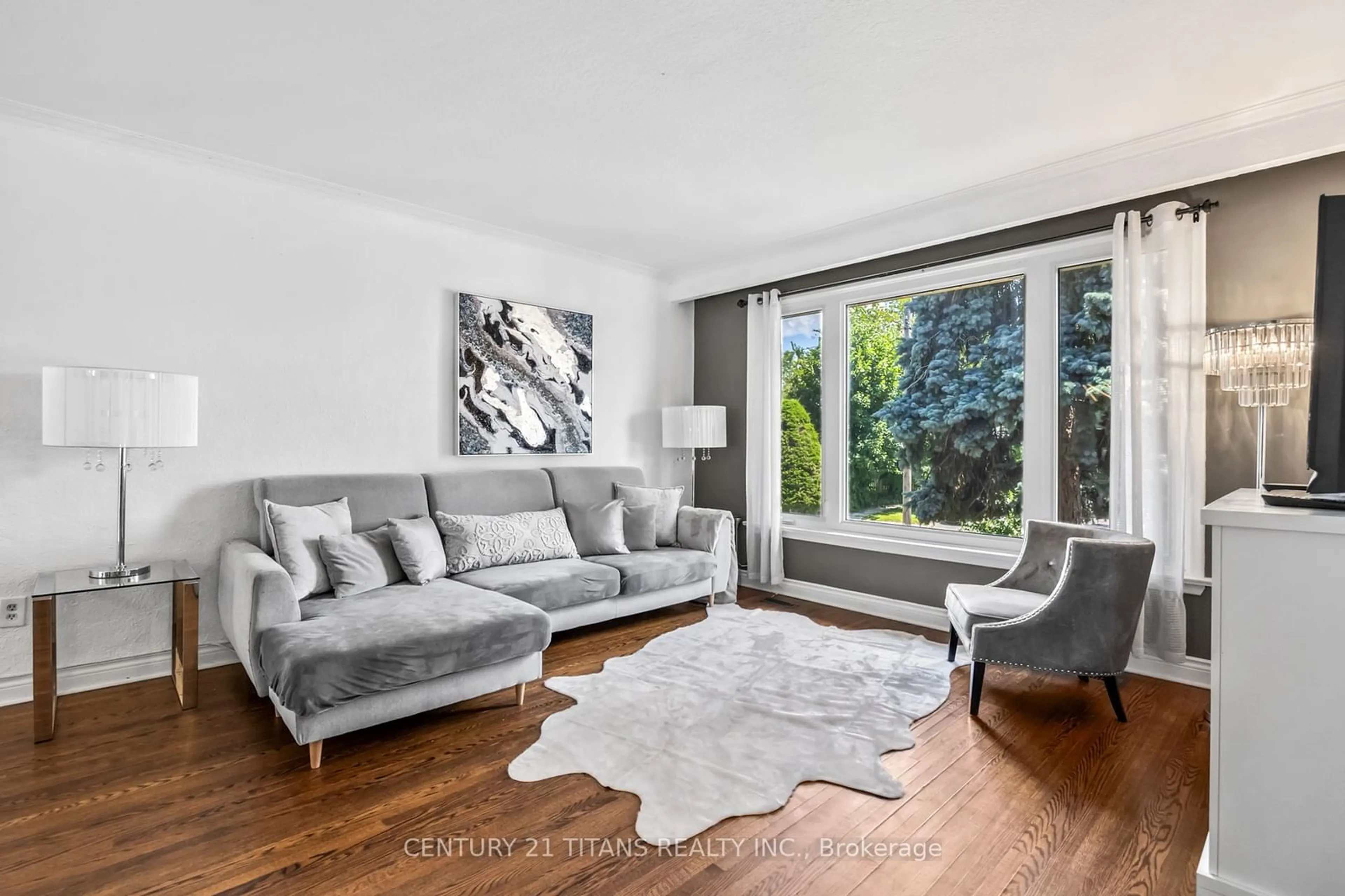 Living room for 18 Panama Crt, Toronto Ontario M1H 1W9
