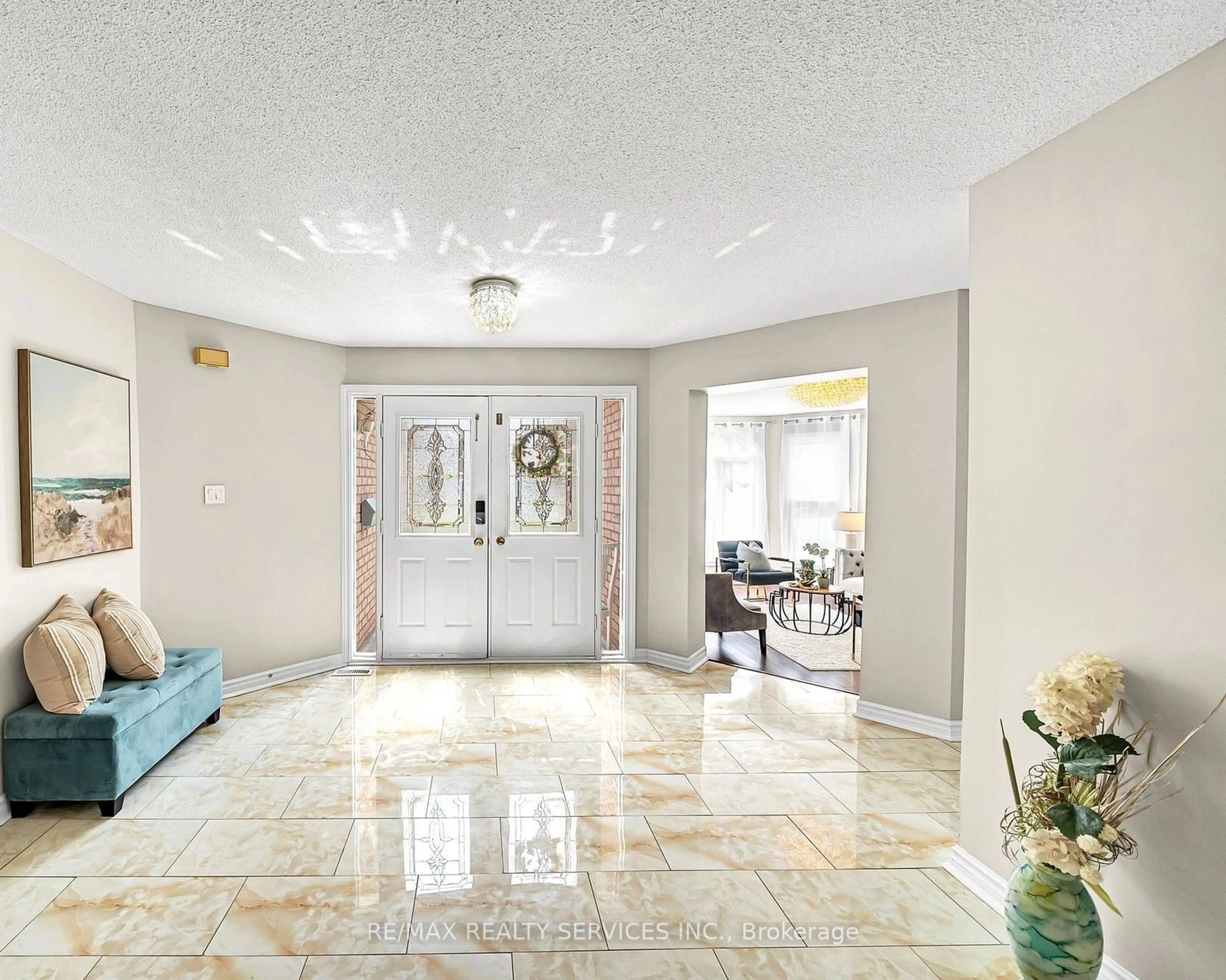 Indoor foyer for 108 Wilce Dr, Ajax Ontario L1T 3K4