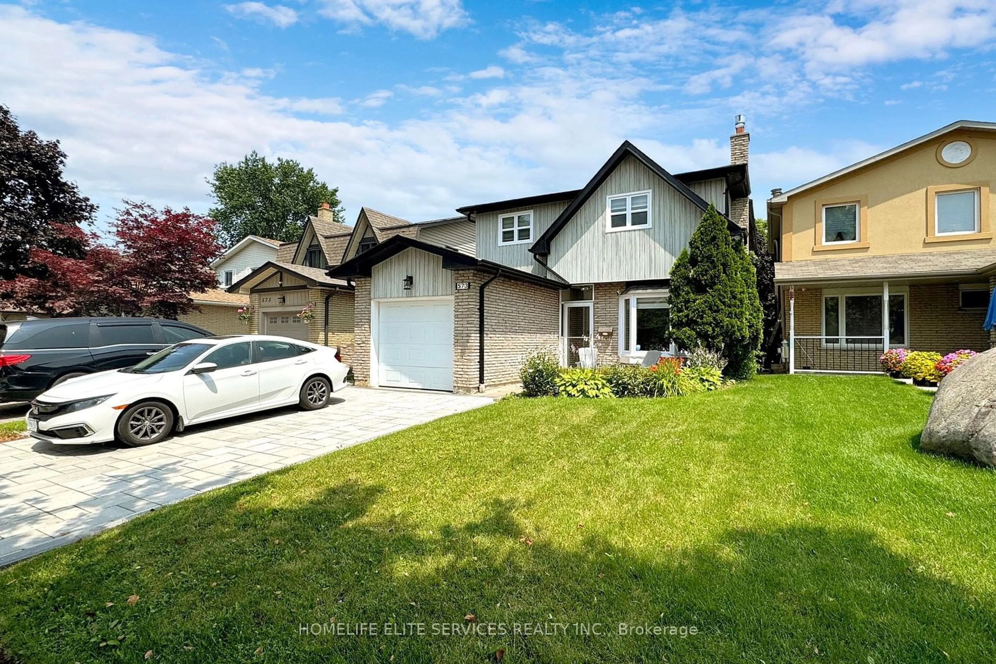 Frontside or backside of a home for 573 Creekview Circ, Pickering Ontario L1W 2Z9
