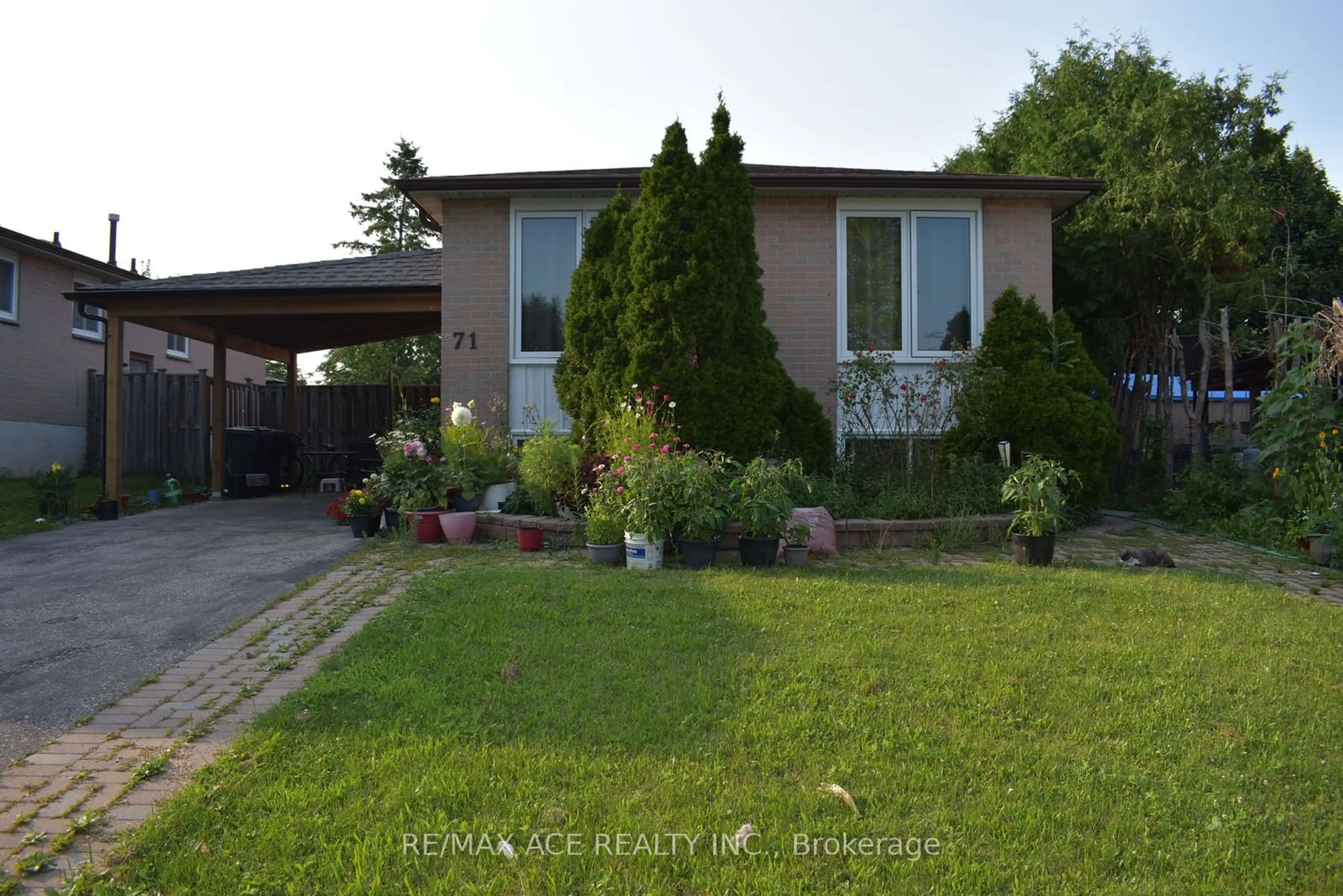 Frontside or backside of a home for 71 Winstanly Cres, Toronto Ontario M1B 1N3
