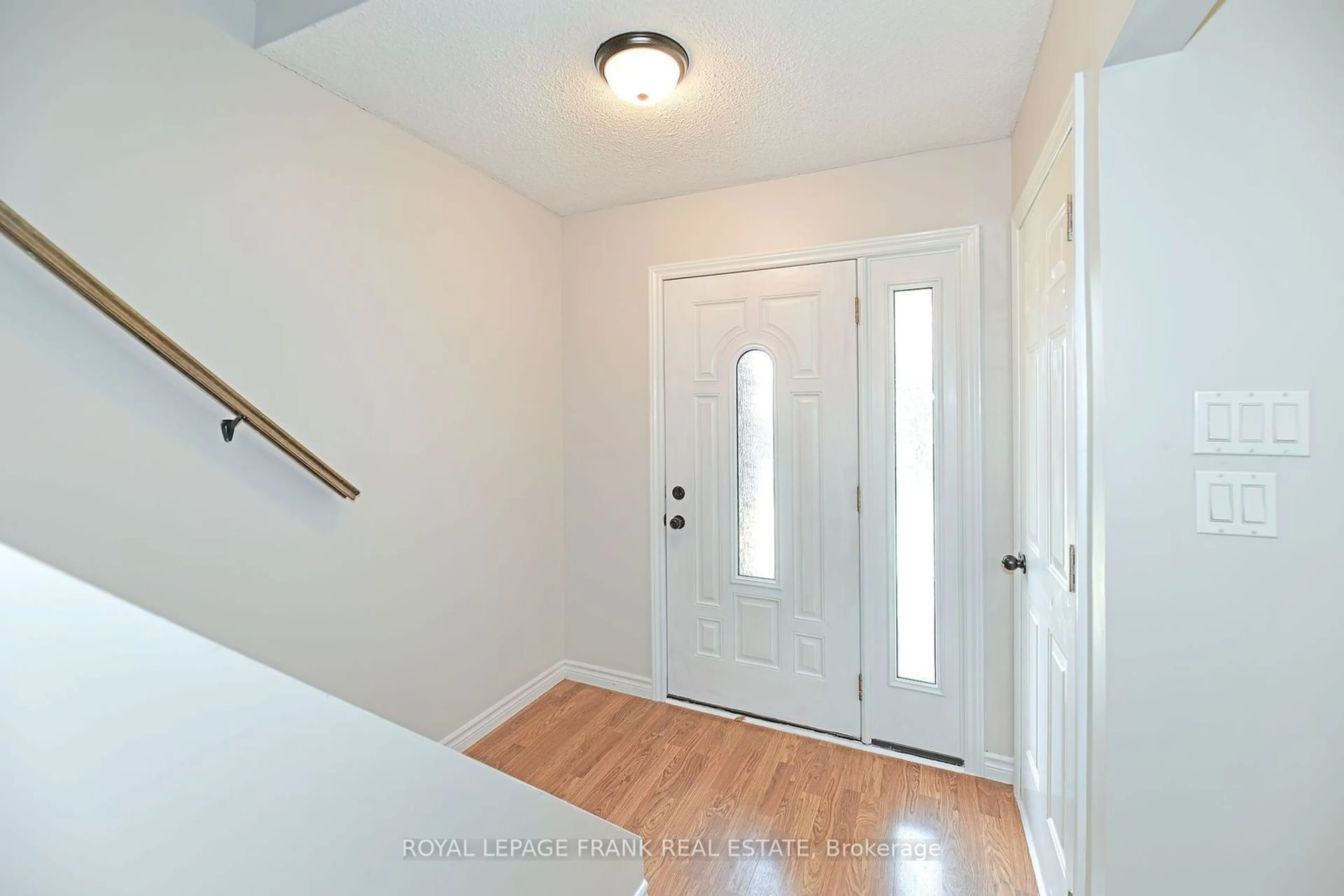 Indoor entryway for 220 Ormond Dr #Unit 8, Oshawa Ontario L1G 6T5