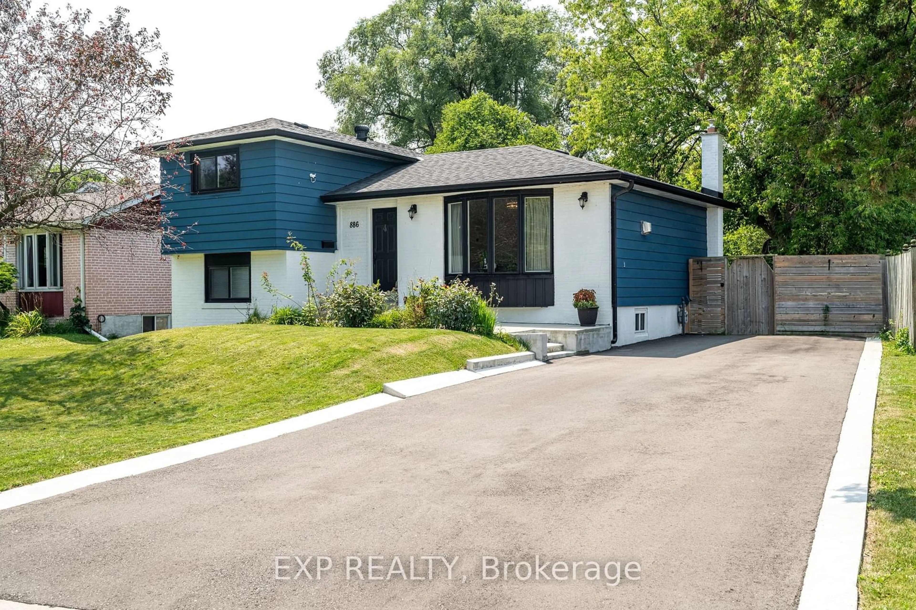 Frontside or backside of a home for 886 Reytan Blvd, Pickering Ontario L1W 1Y5
