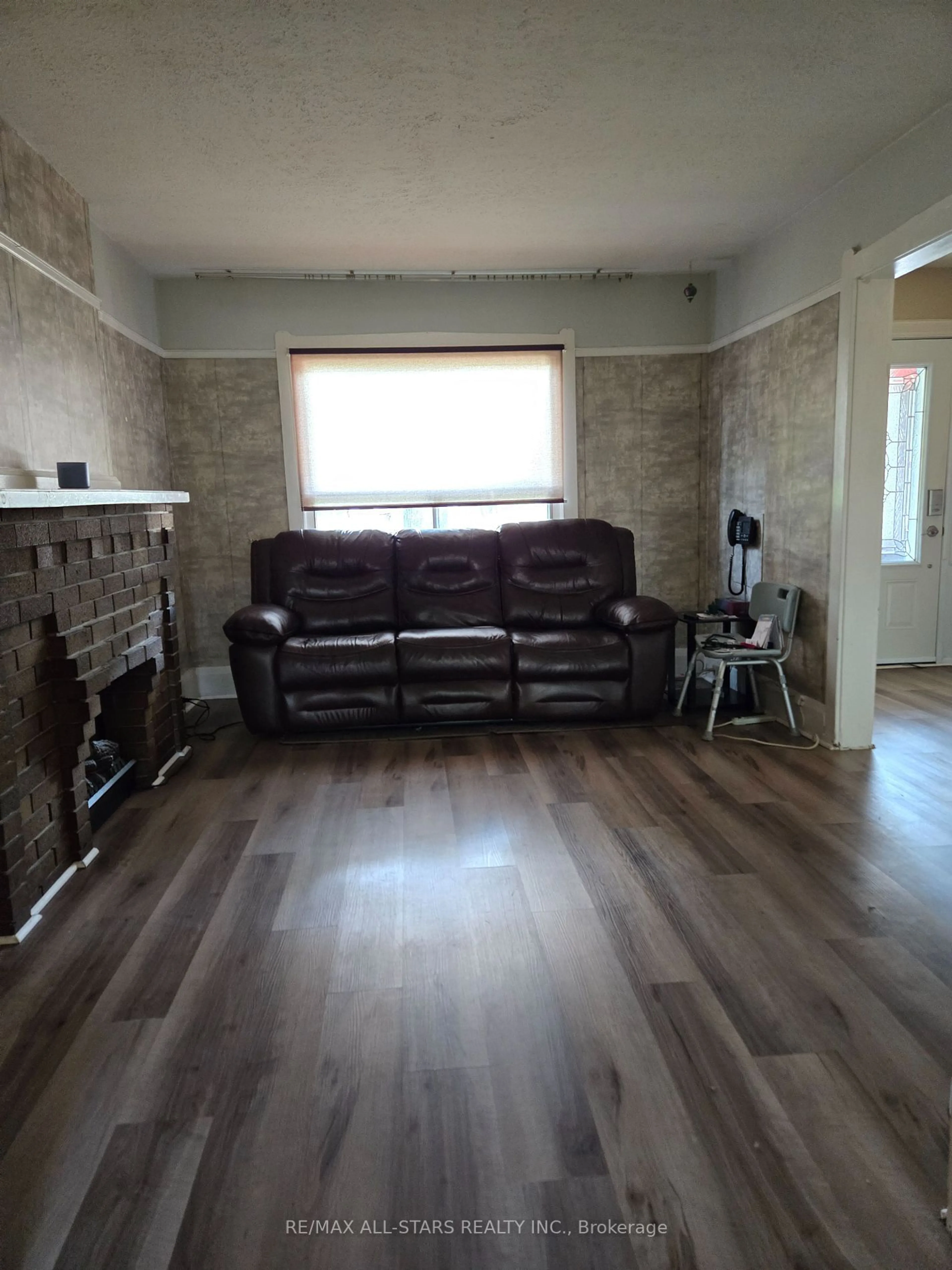 A pic of a room for 217 Golfview Ave, Toronto Ontario M4E 2K8
