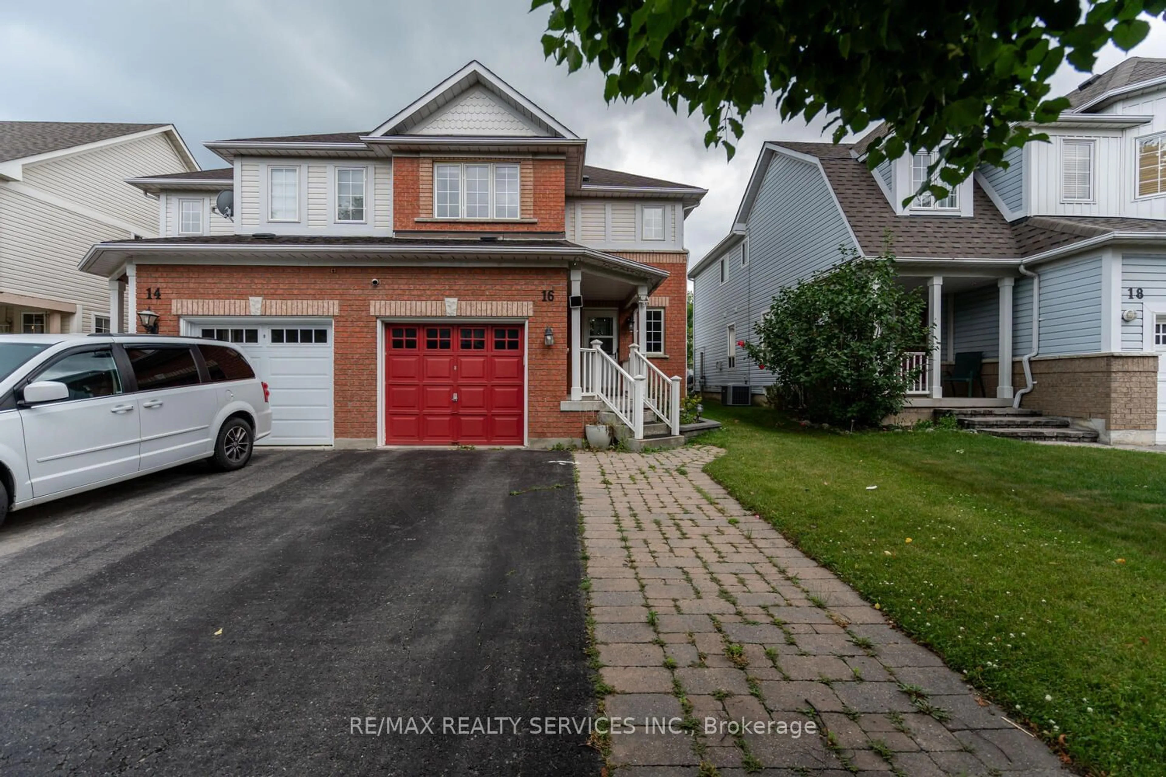 Frontside or backside of a home for 16 Regatta Cres, Whitby Ontario L1N 9V2