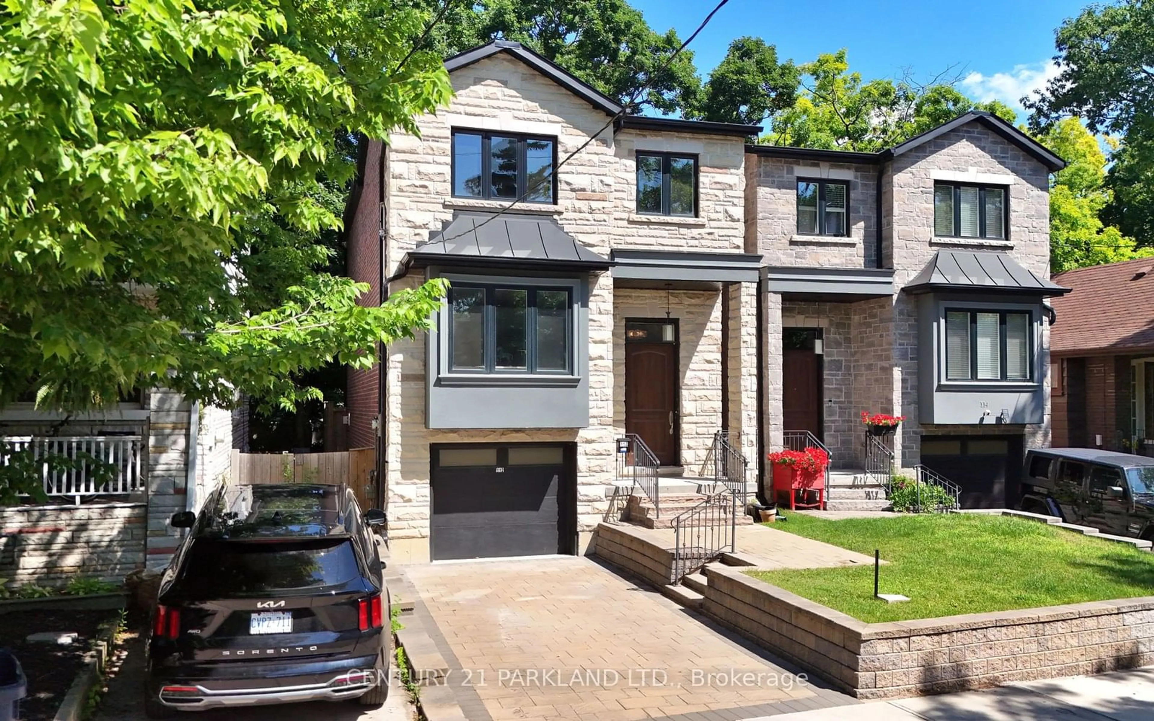 Home with brick exterior material for 112 Oakcrest Ave, Toronto Ontario M4C 1B7