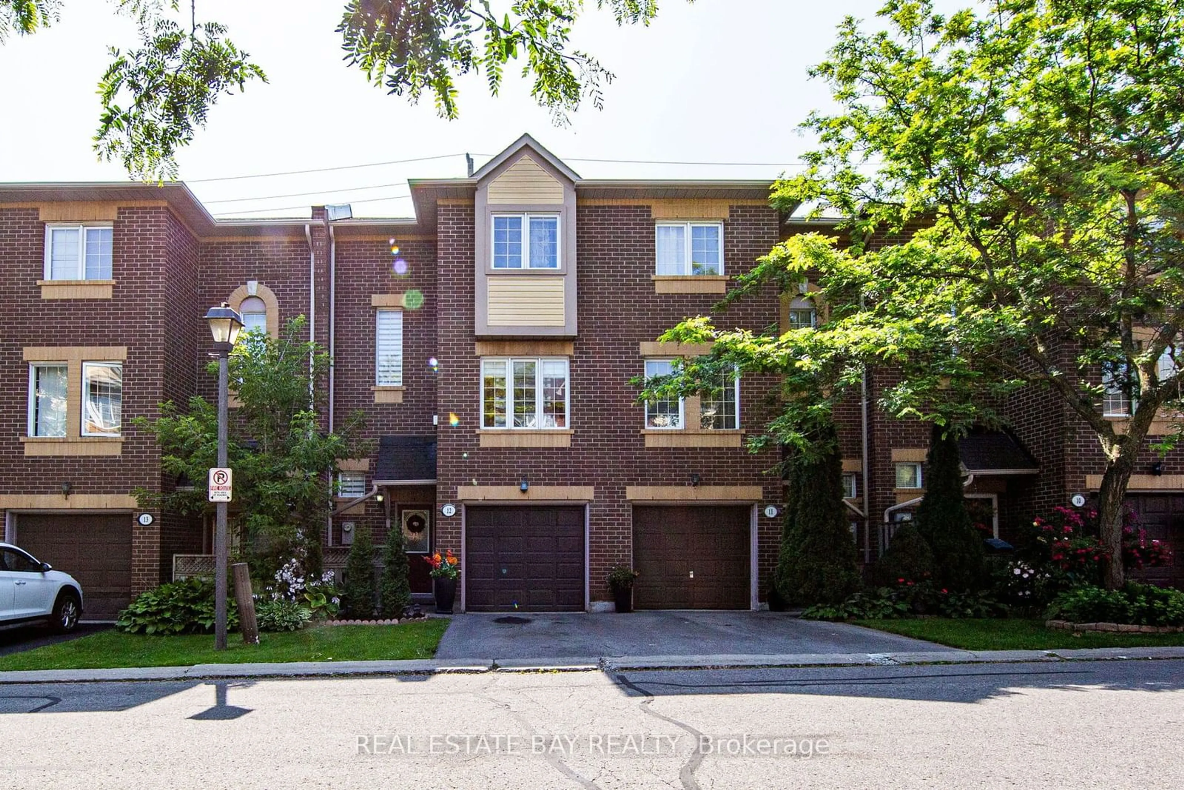 A pic from exterior of the house or condo for 1735 Walnut Lane #12, Pickering Ontario L1V 6Z8