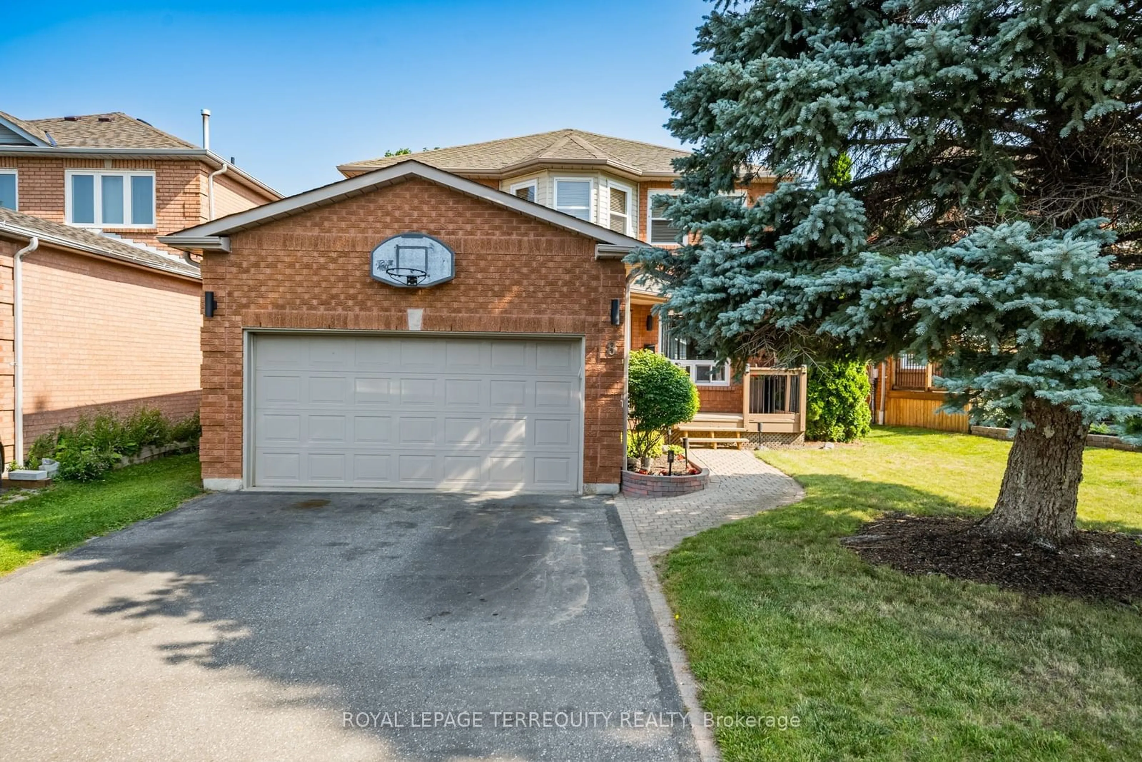 Frontside or backside of a home for 8 Furrow Dr, Whitby Ontario L1R 1Y4