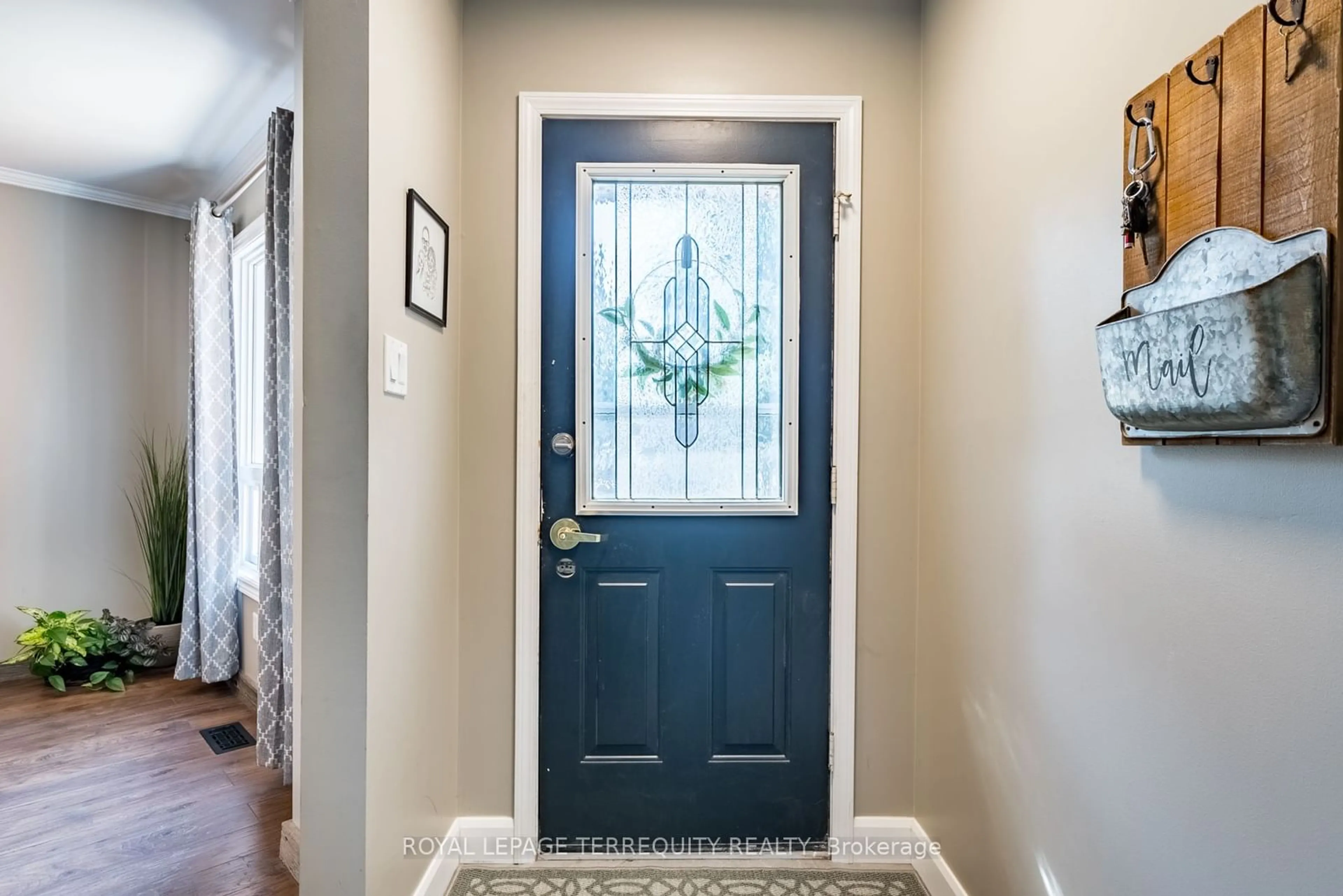 Indoor entryway for 8 Furrow Dr, Whitby Ontario L1R 1Y4