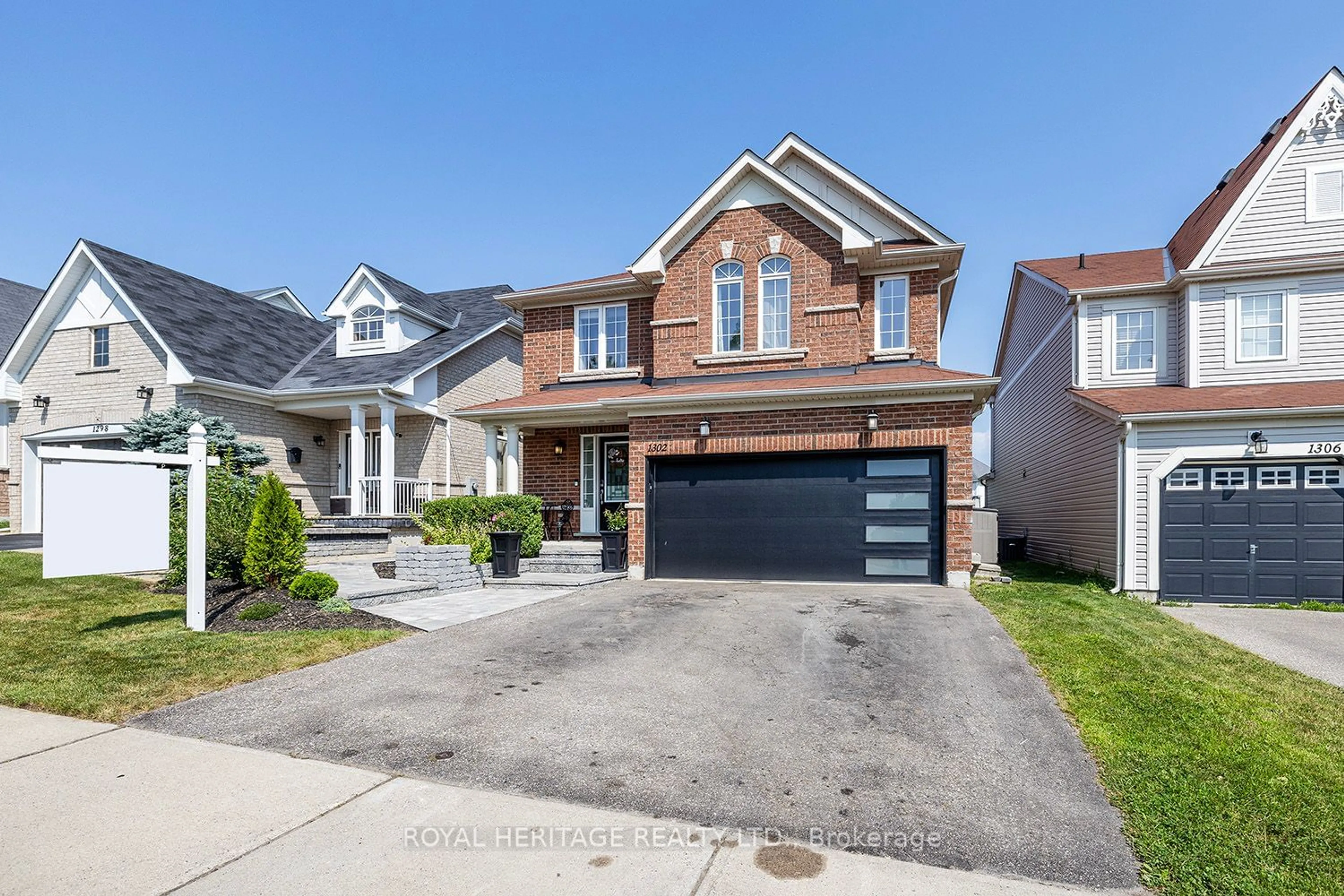 Home with brick exterior material for 1302 Whitelaw Ave, Oshawa Ontario L1K 0M6
