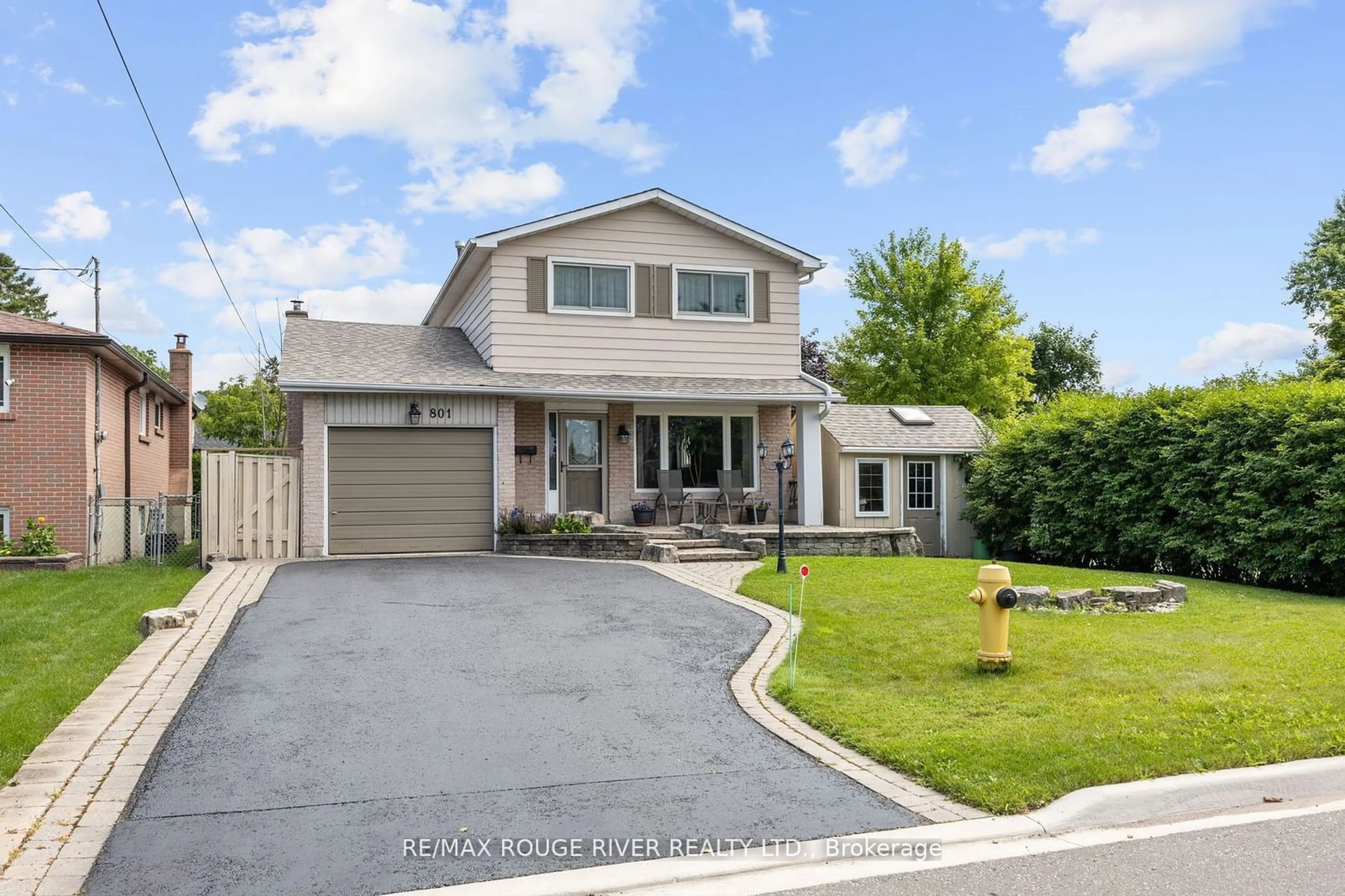 Frontside or backside of a home for 801 Batory Ave, Pickering Ontario L1W 2W5