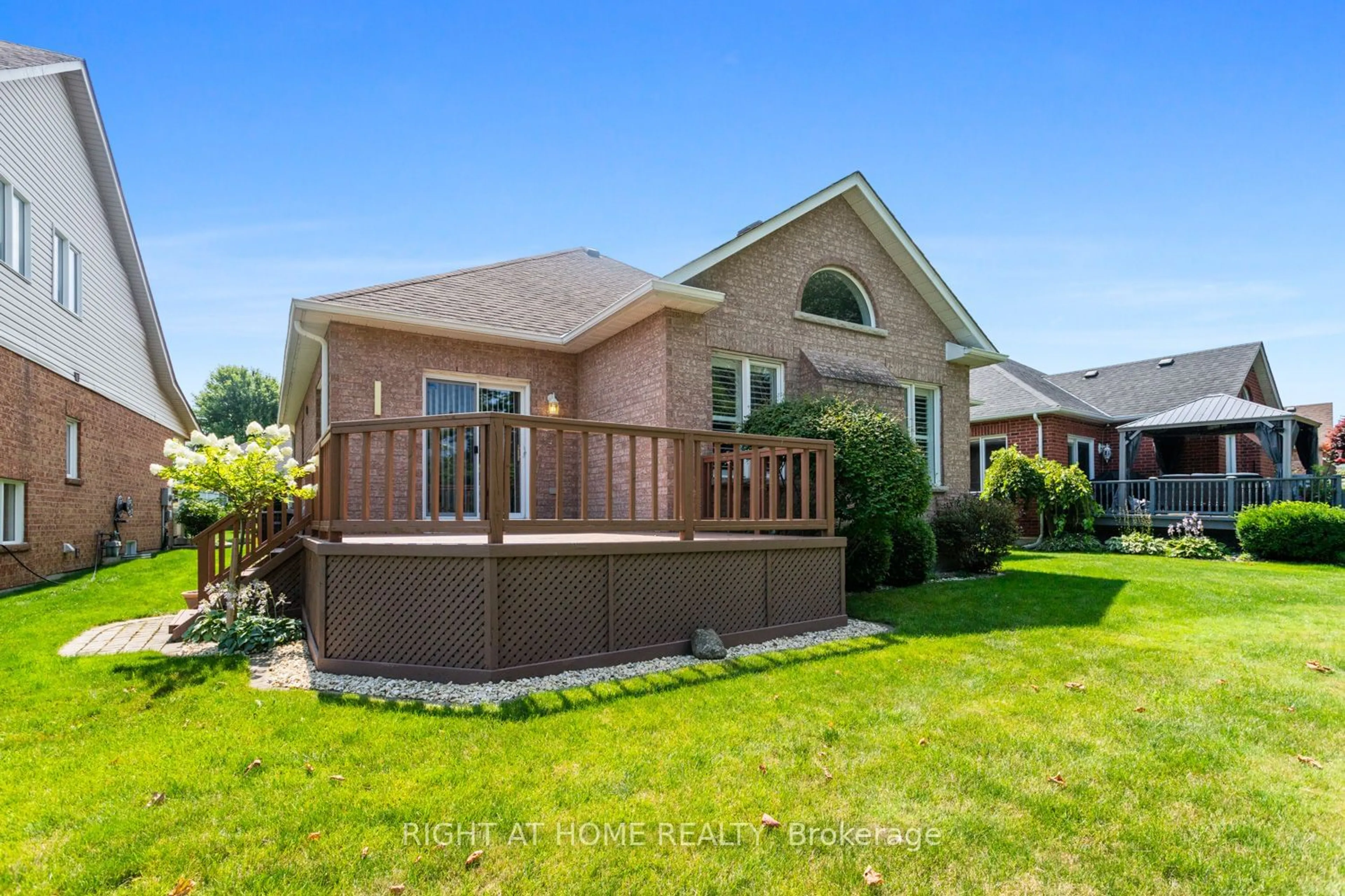 Frontside or backside of a home, the fenced backyard for 307 Waterbury Cres, Scugog Ontario L9L 1S5