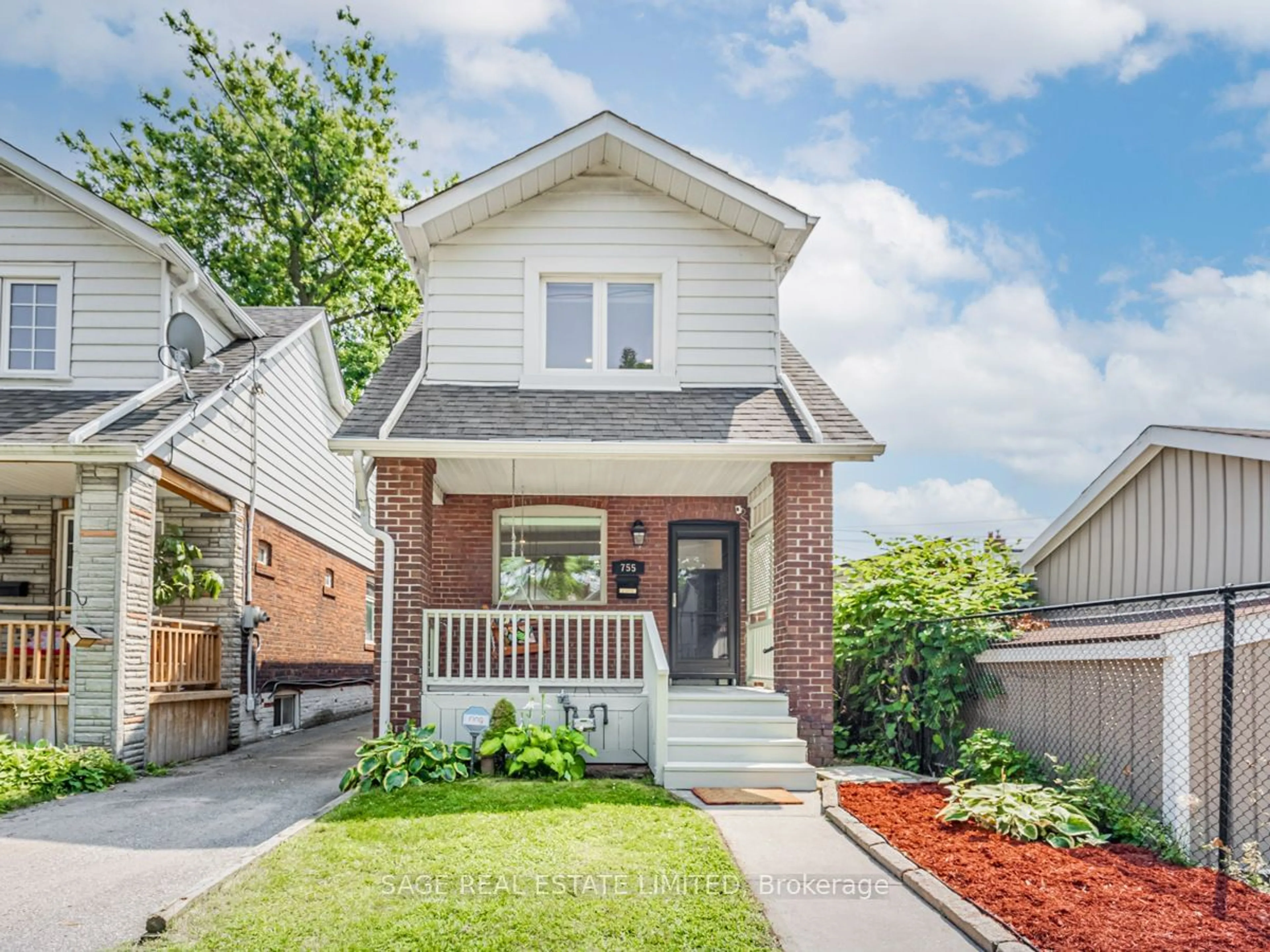 Frontside or backside of a home for 755 Sammon Ave, Toronto Ontario M4C 2E6