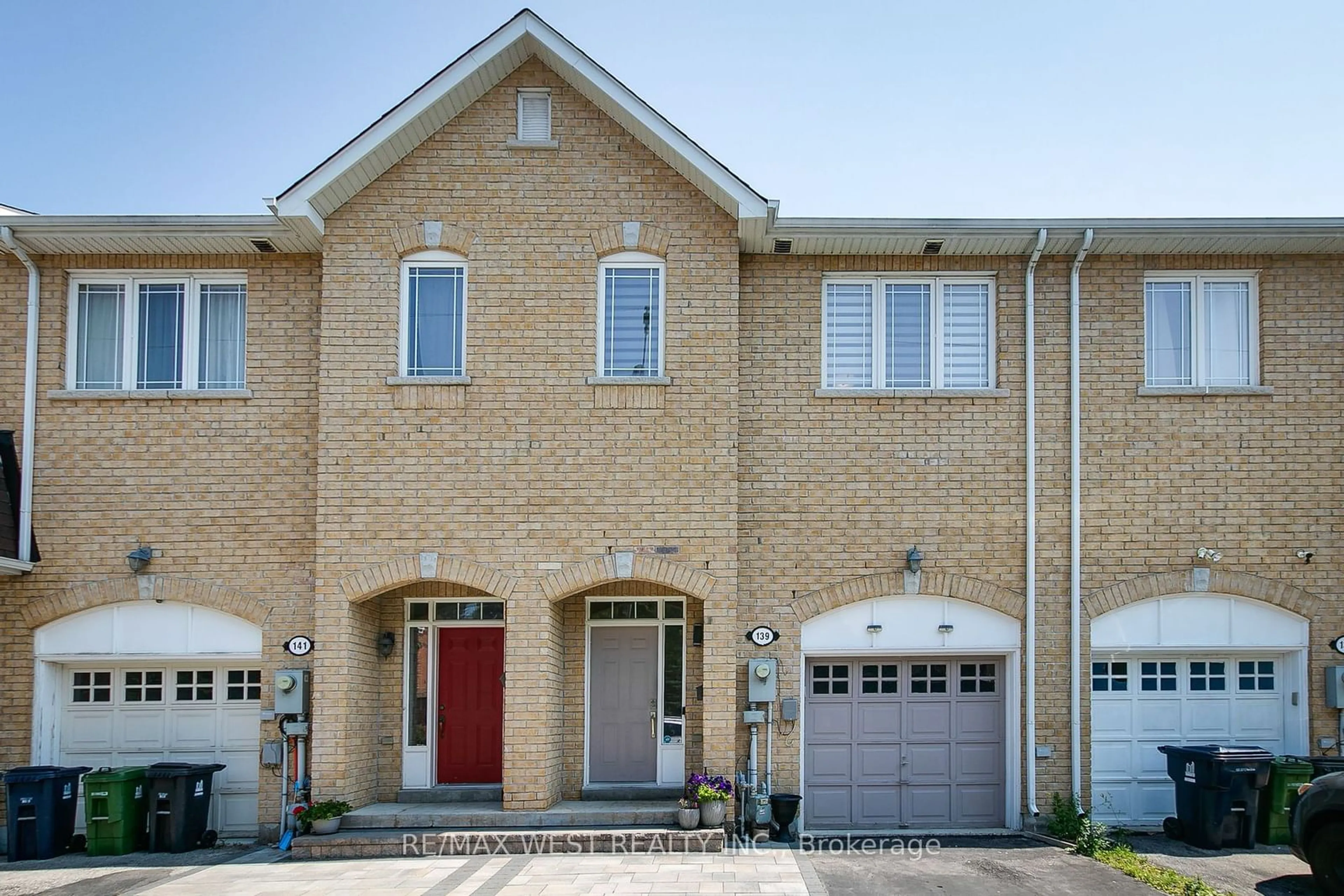 Home with brick exterior material for 139 Homestead Rd, Toronto Ontario M1E 3S1