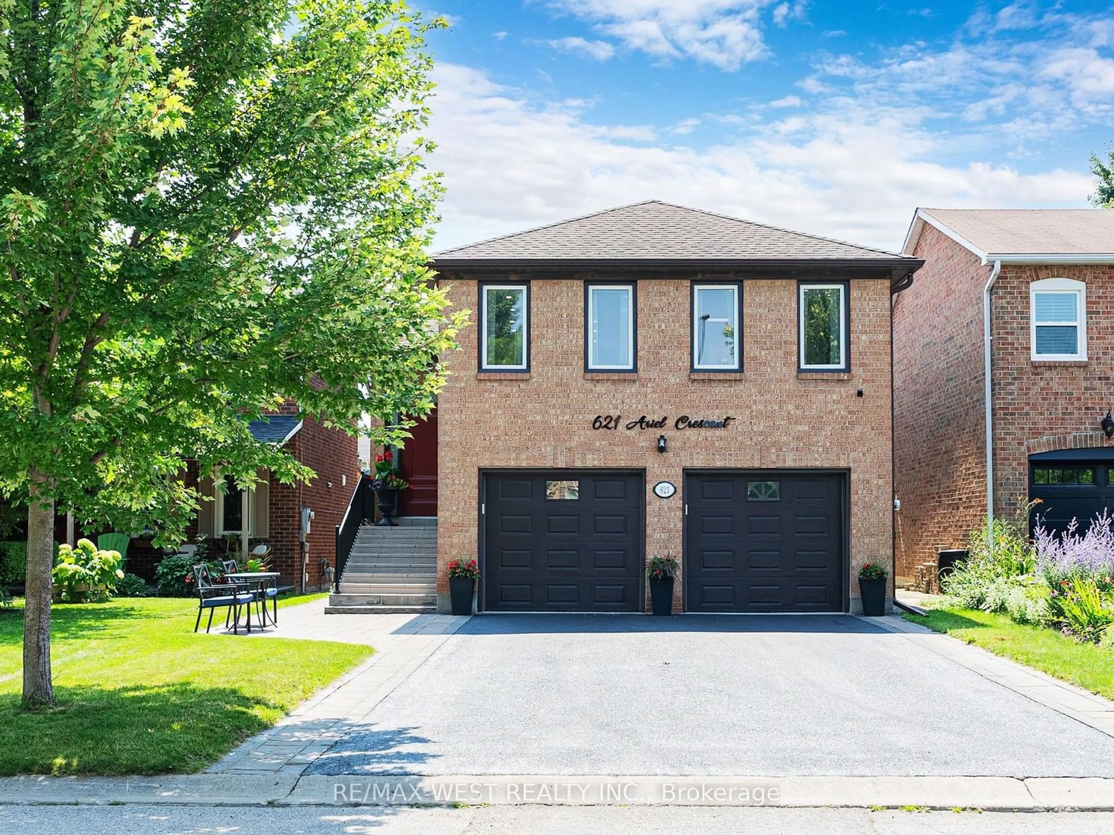 Home with brick exterior material for 621 Ariel Cres, Pickering Ontario L1V 4V6