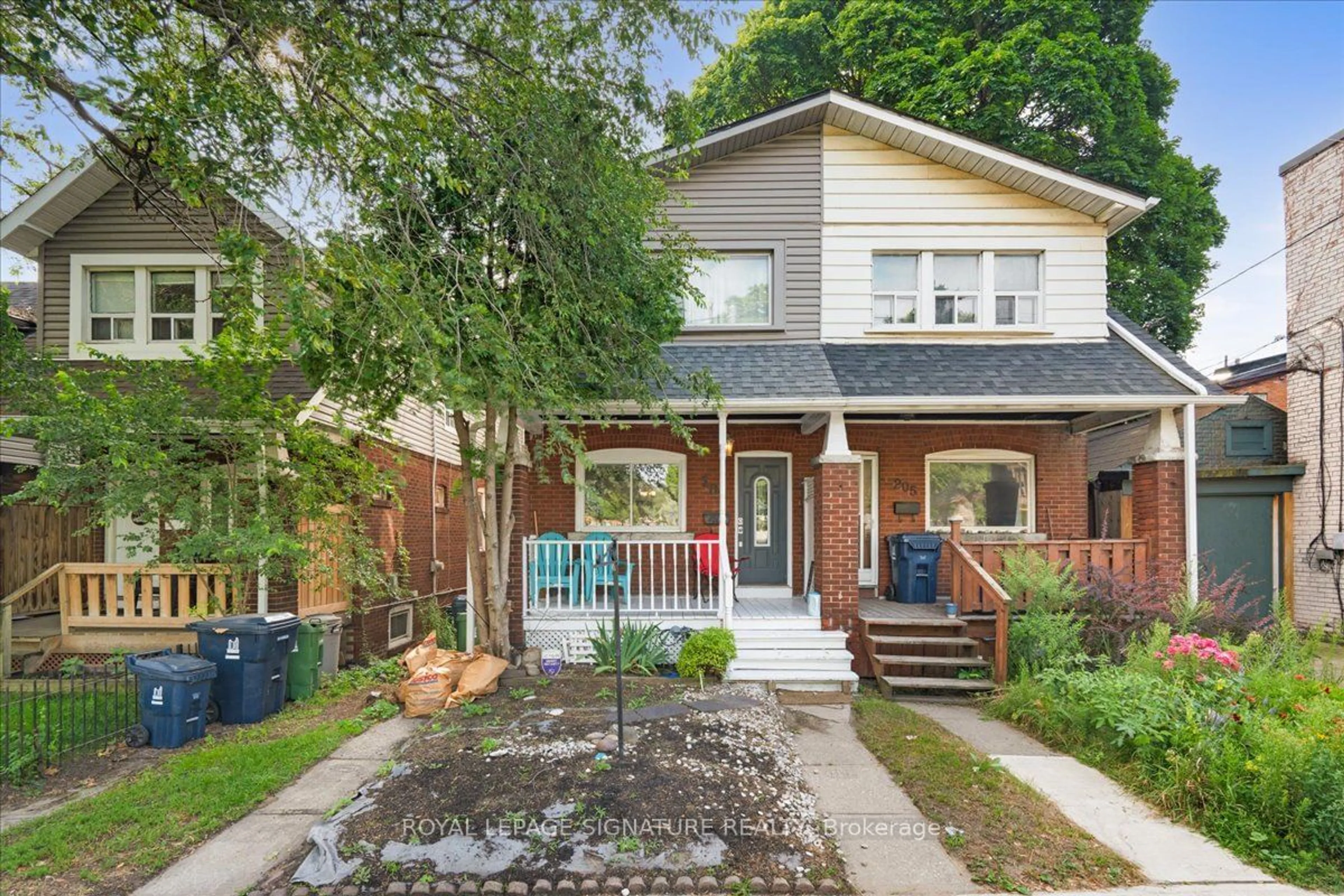 Frontside or backside of a home for 207 Kingston Rd, Toronto Ontario M4L 1T5