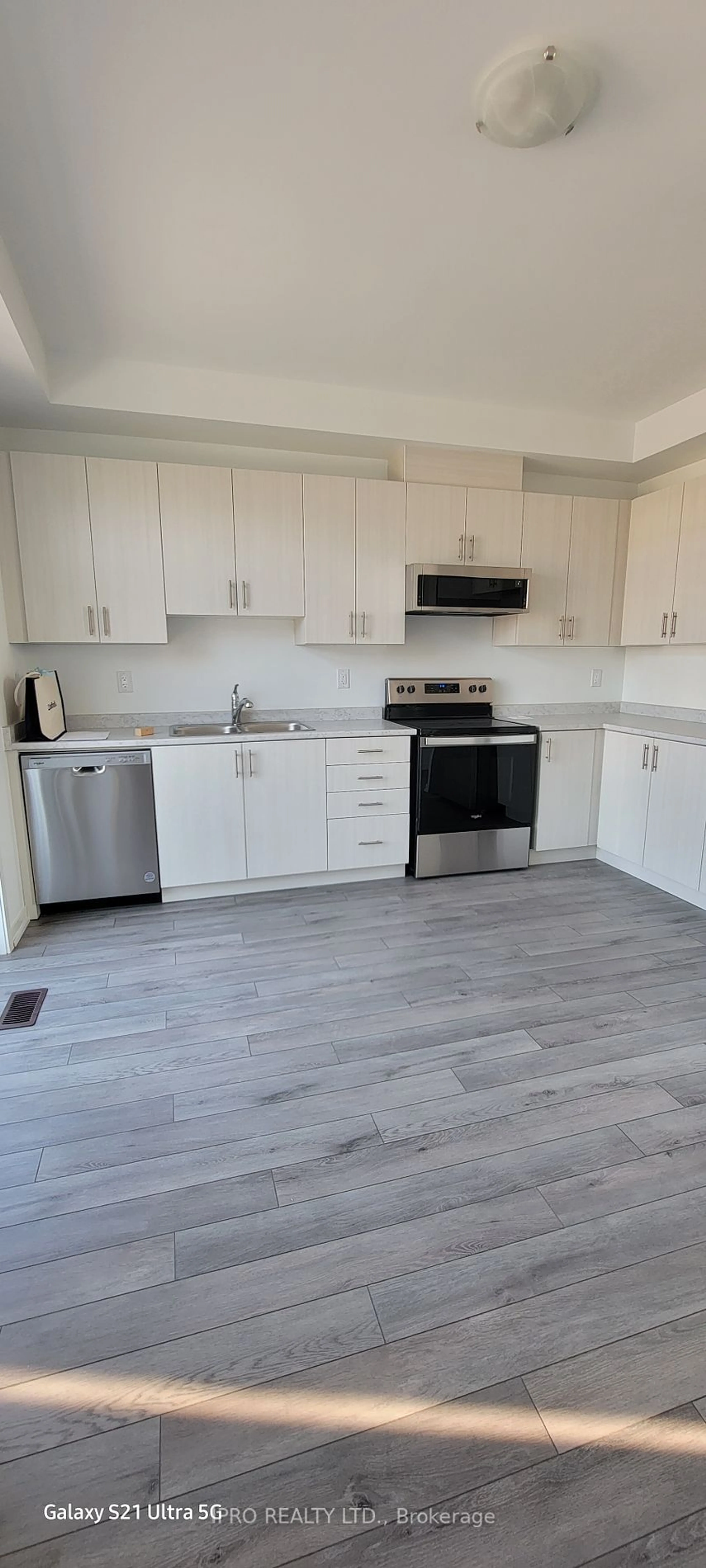 Standard kitchen for 191 Monarch Ave, Ajax Ontario L1S 7M3