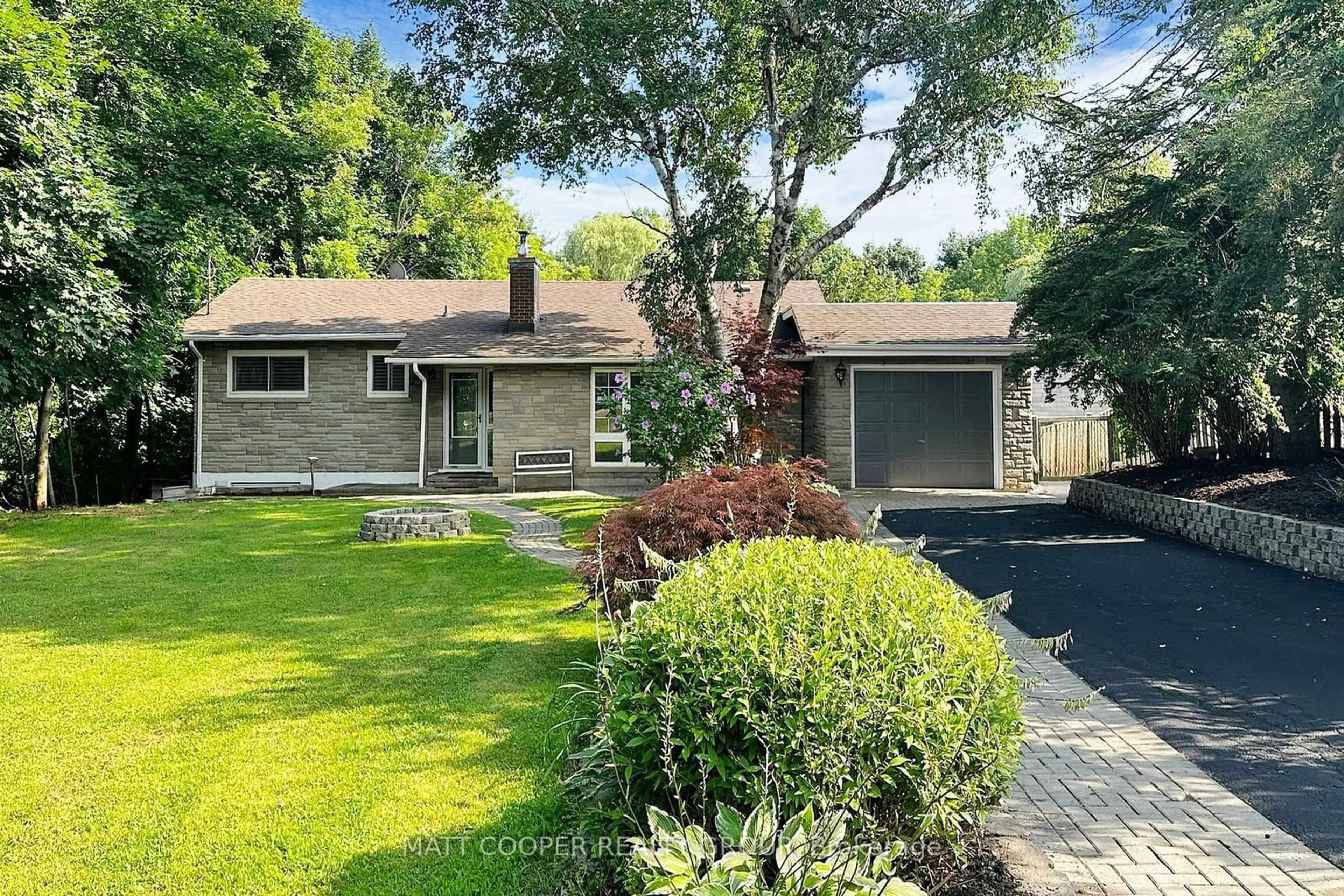 Frontside or backside of a home for 271 Third Concession Rd, Pickering Ontario L1V 2P9