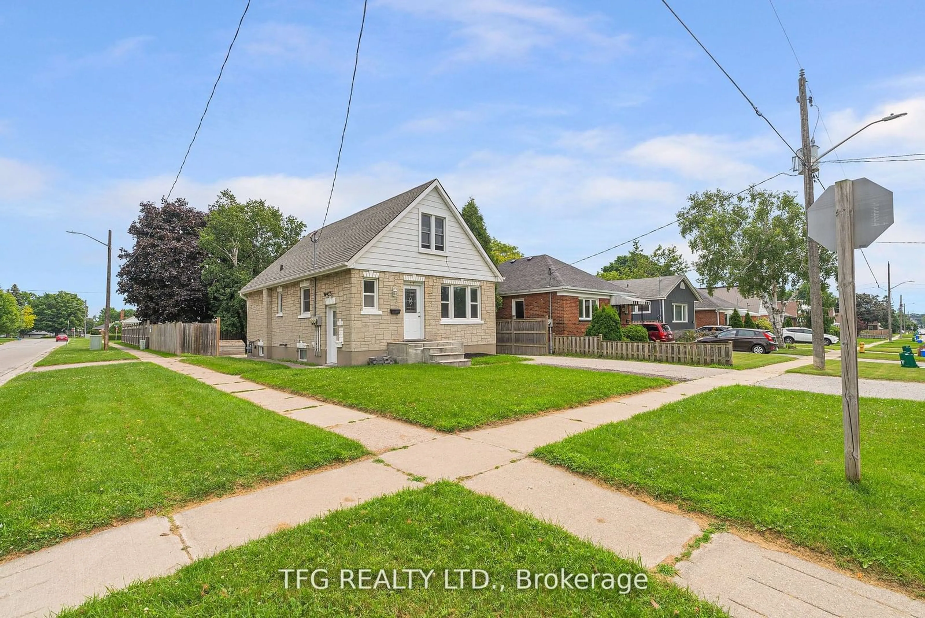 Frontside or backside of a home for 119 Cadillac Ave, Oshawa Ontario L1H 5Z4