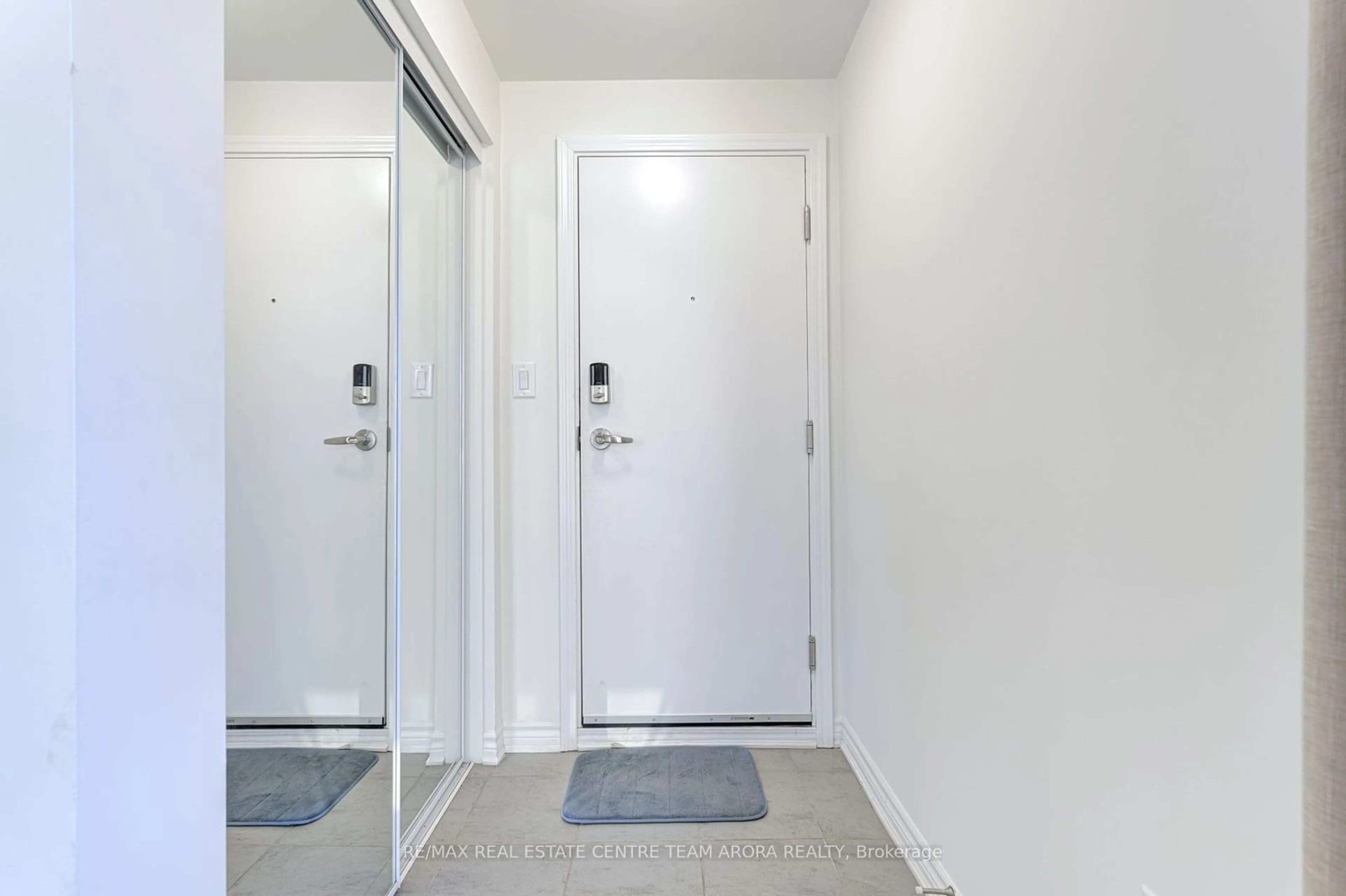 Indoor entryway for 2791 Eglinton Ave #526, Toronto Ontario M1J 0B3