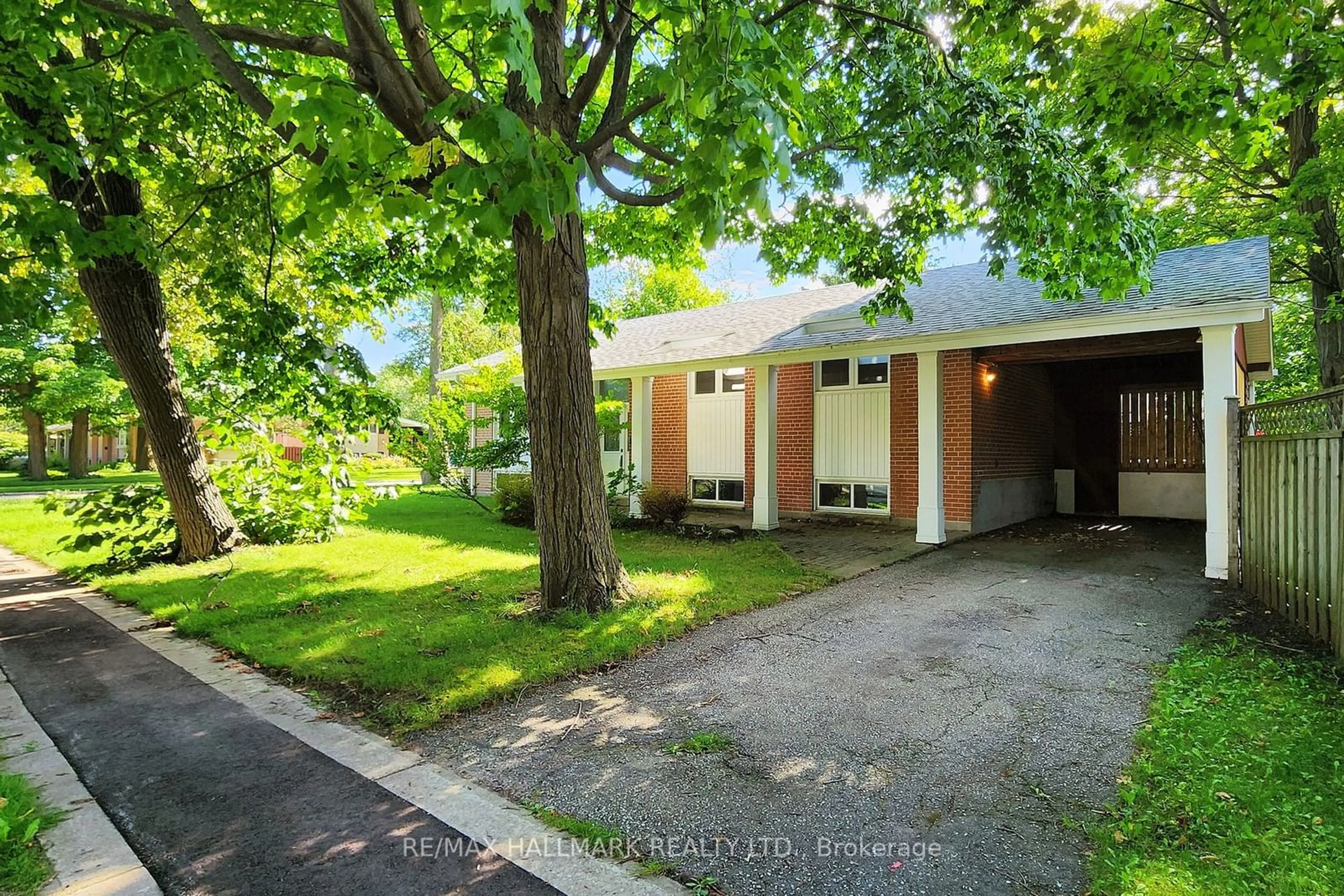 Frontside or backside of a home for 1 Lyncroft Dr, Toronto Ontario M1E 1X6