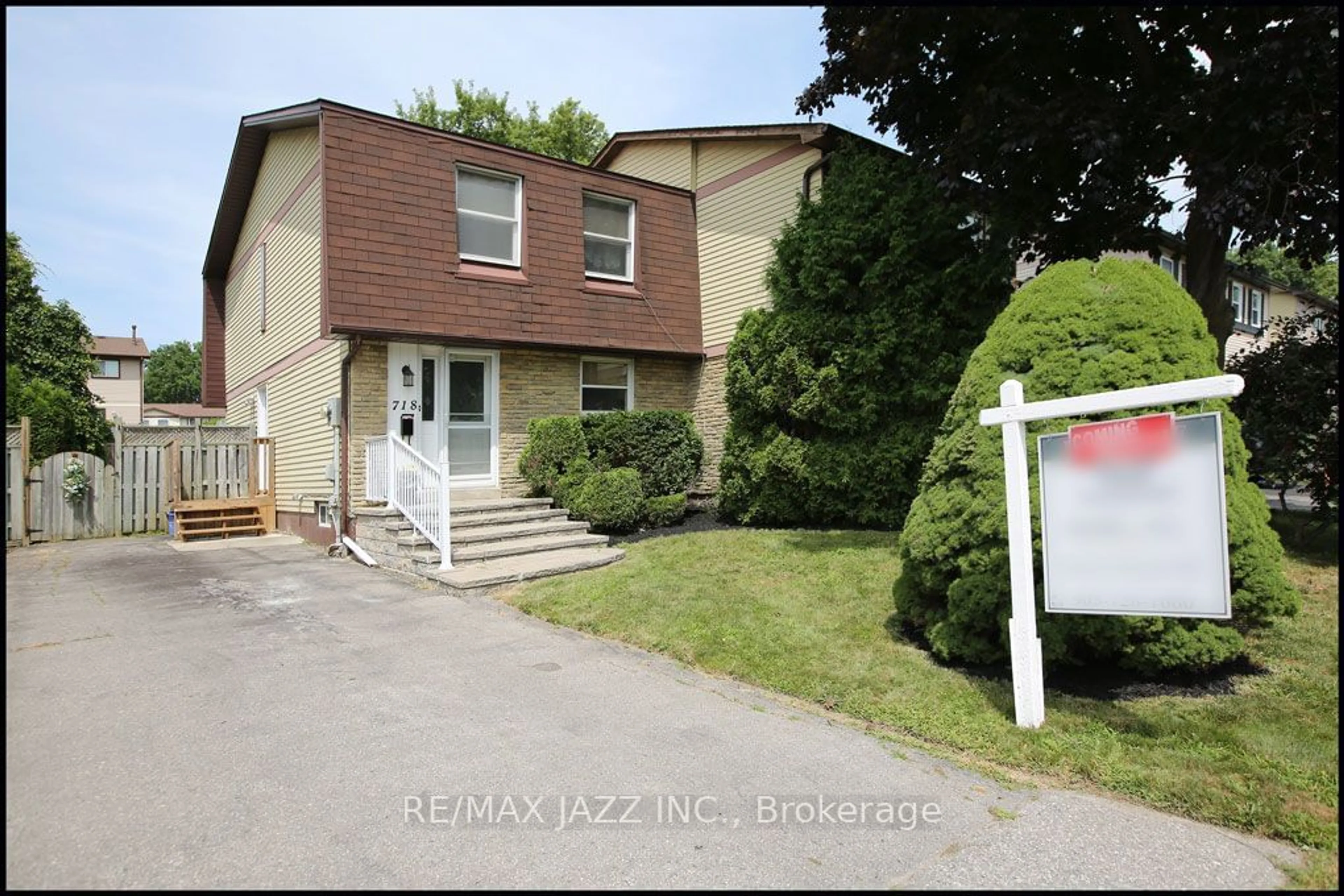 A pic from exterior of the house or condo for 718 Hillcroft St, Oshawa Ontario L1G 7H6