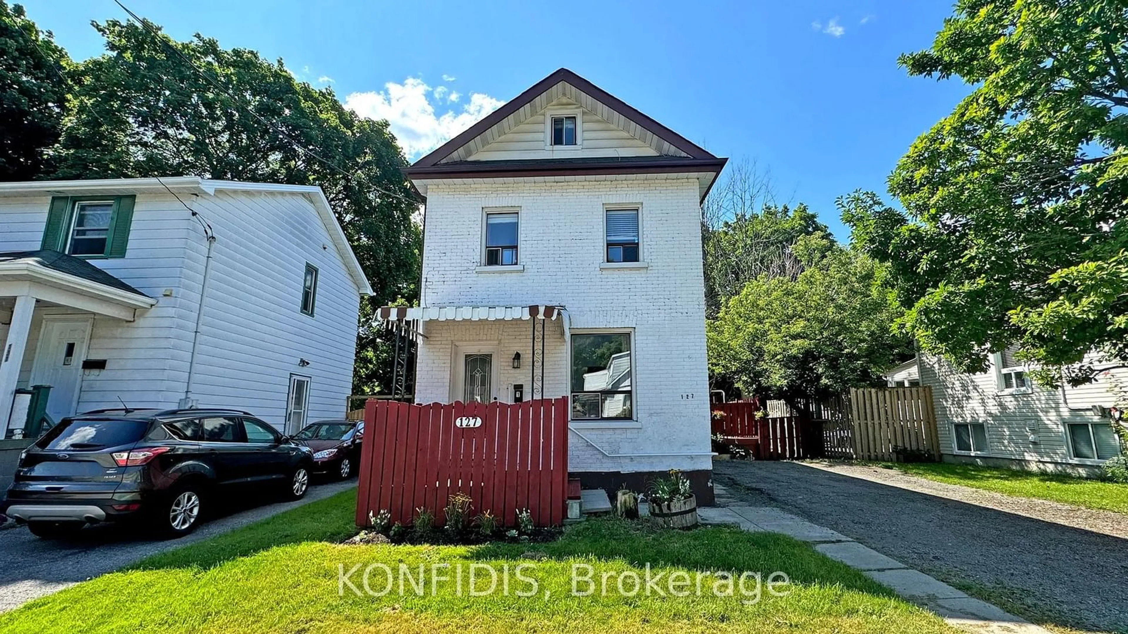 Frontside or backside of a home for 127 Summer St, Oshawa Ontario L1H 2L1