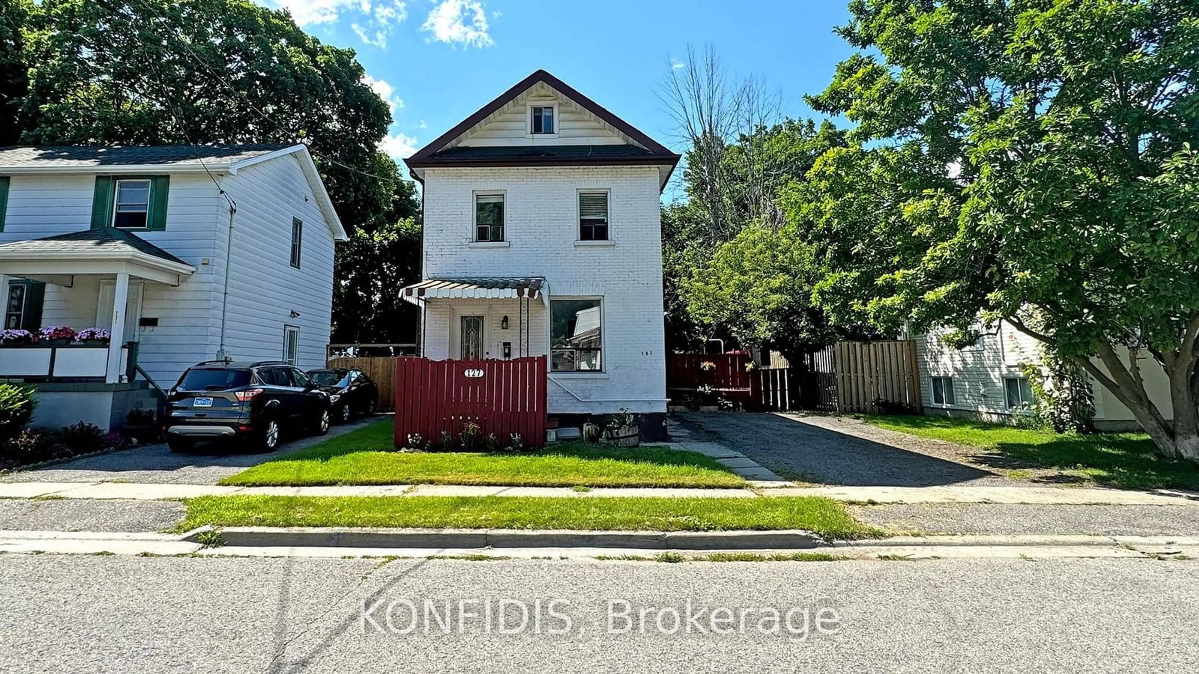 Frontside or backside of a home for 127 Summer St, Oshawa Ontario L1H 2L1